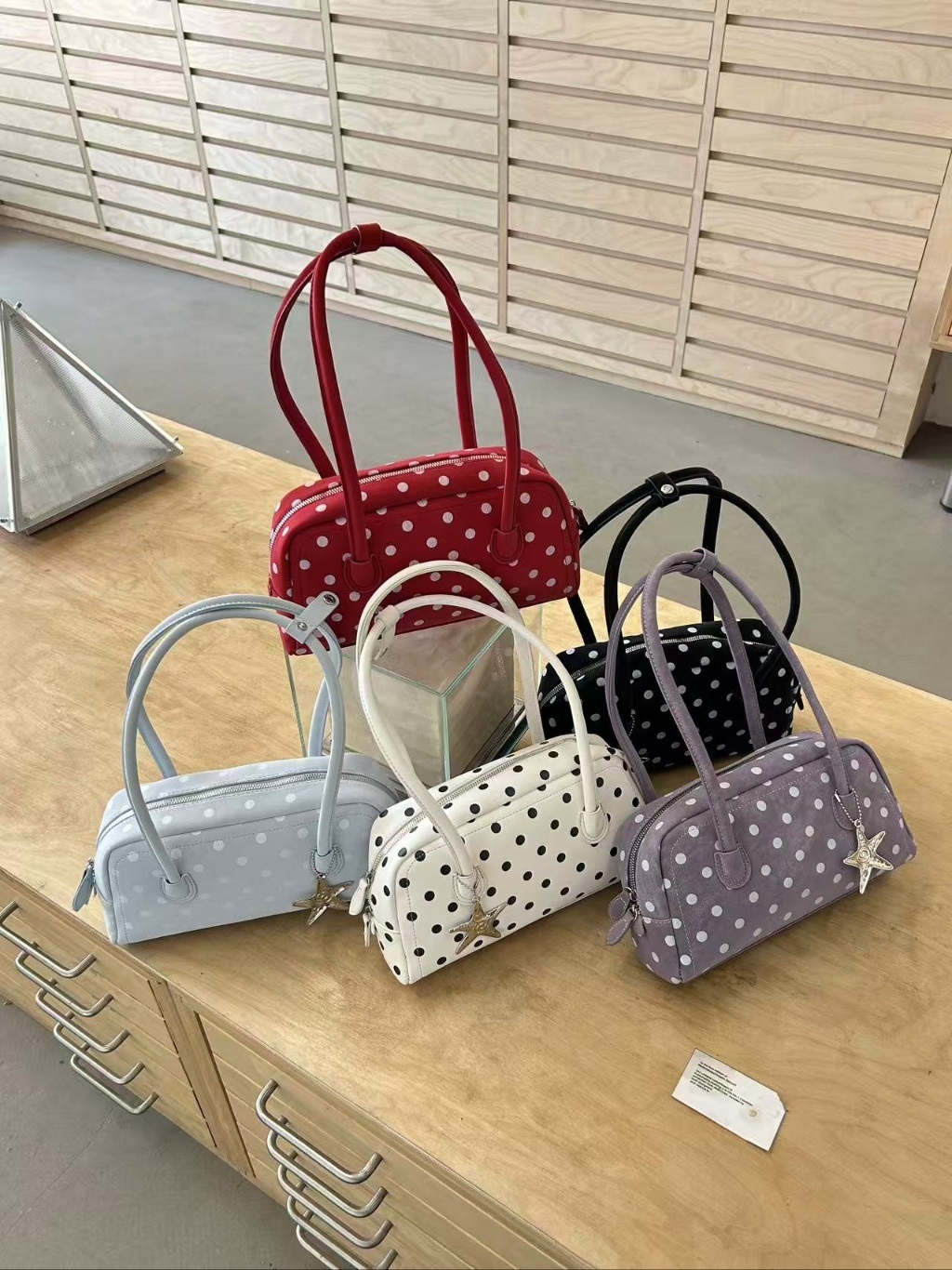 レザー調ジップアップポケットドット配色トートバッグキーリングセット | 詳細画像16