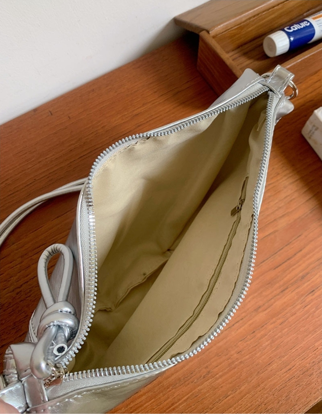 レザー調ジップアップポケットラインノットDリング無地ショルダーバッグ | 詳細画像7