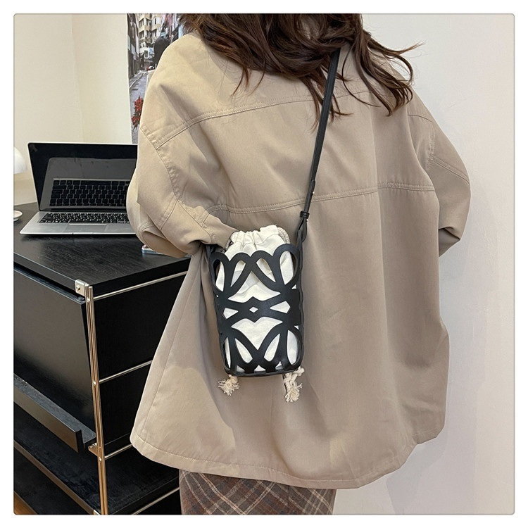 レザー調ボタンドローストリングバケットバッグ | 詳細画像2