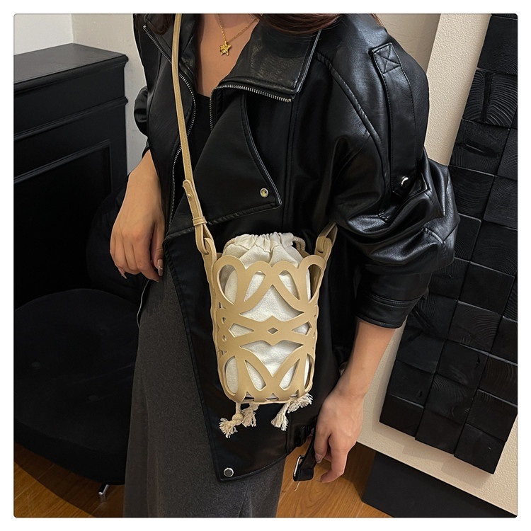 レザー調ボタンドローストリングバケットバッグ | 詳細画像3