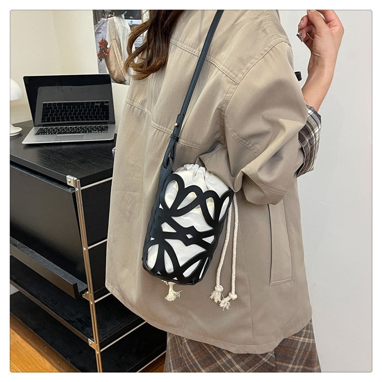 レザー調ボタンドローストリングバケットバッグ | 詳細画像6