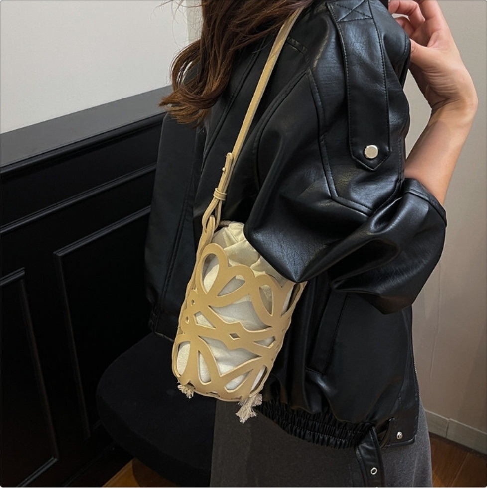 レザー調ボタンドローストリングバケットバッグ | 詳細画像9