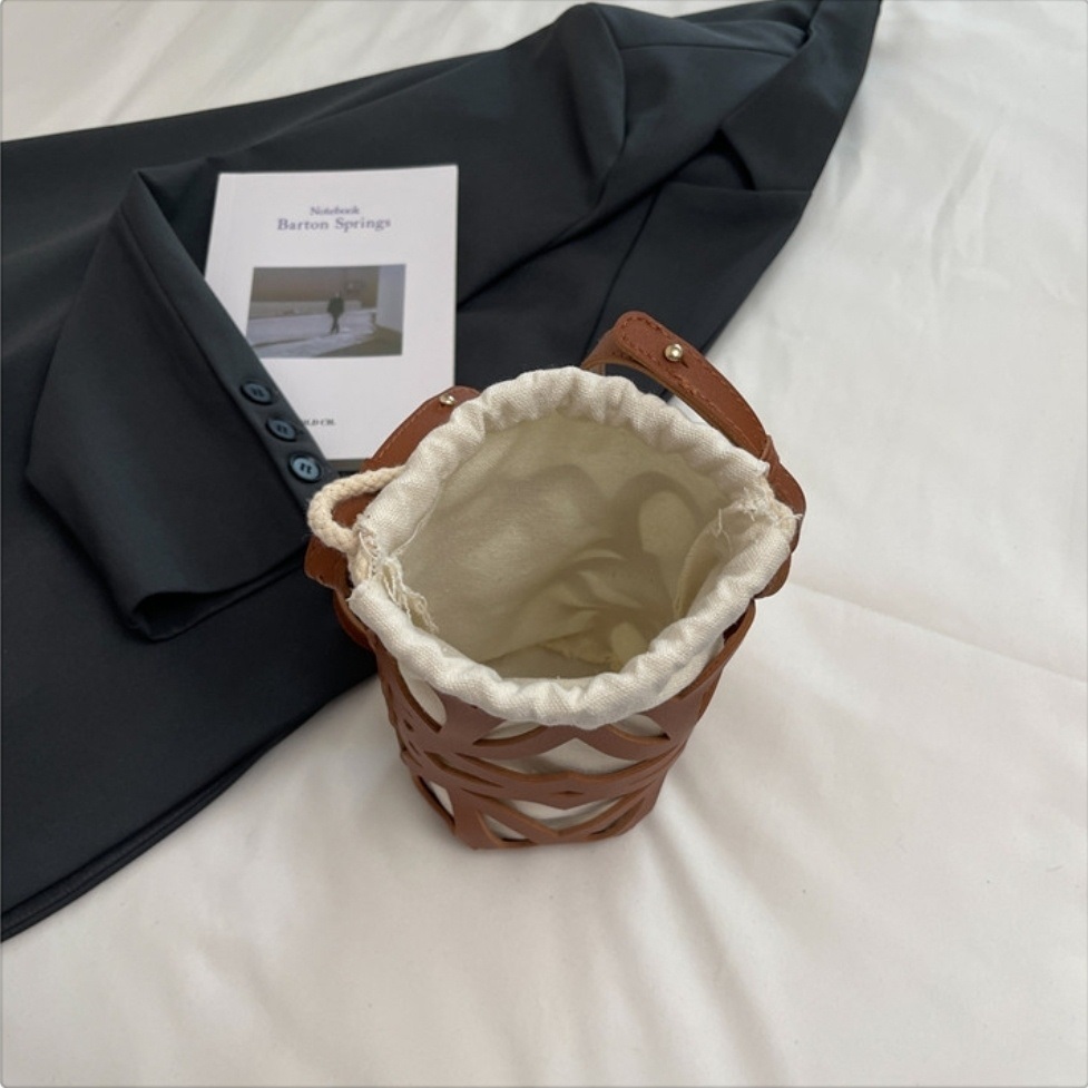 レザー調ボタンドローストリングバケットバッグ | 詳細画像14