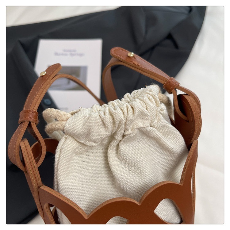 レザー調ボタンドローストリングバケットバッグ | 詳細画像15