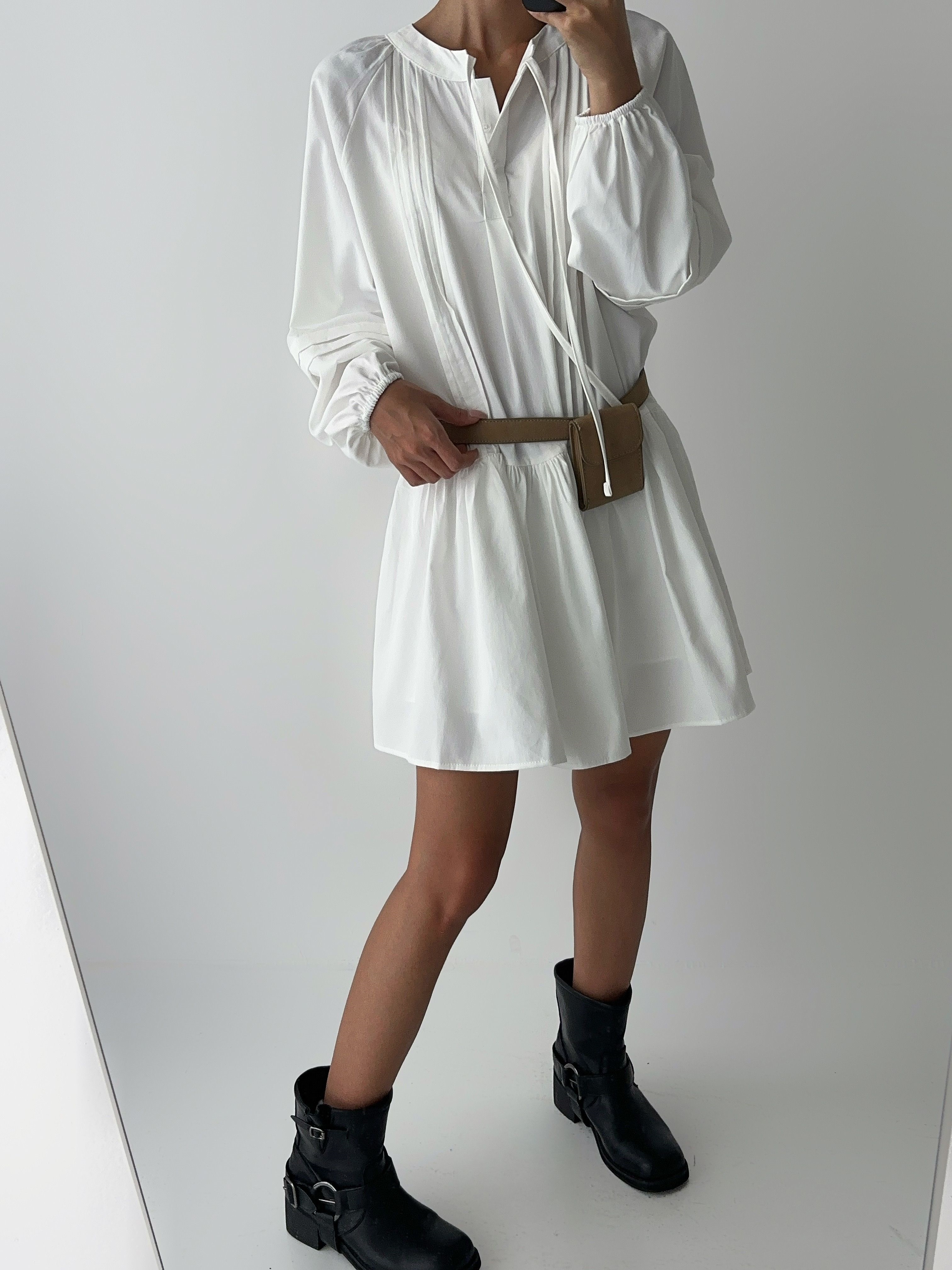 ストラップVネックピンタックラインパフスリーブオーバーサイズハーフボタンルーズ長袖ギャザーフレアAラインミニ無地ワンピース | 詳細画像3