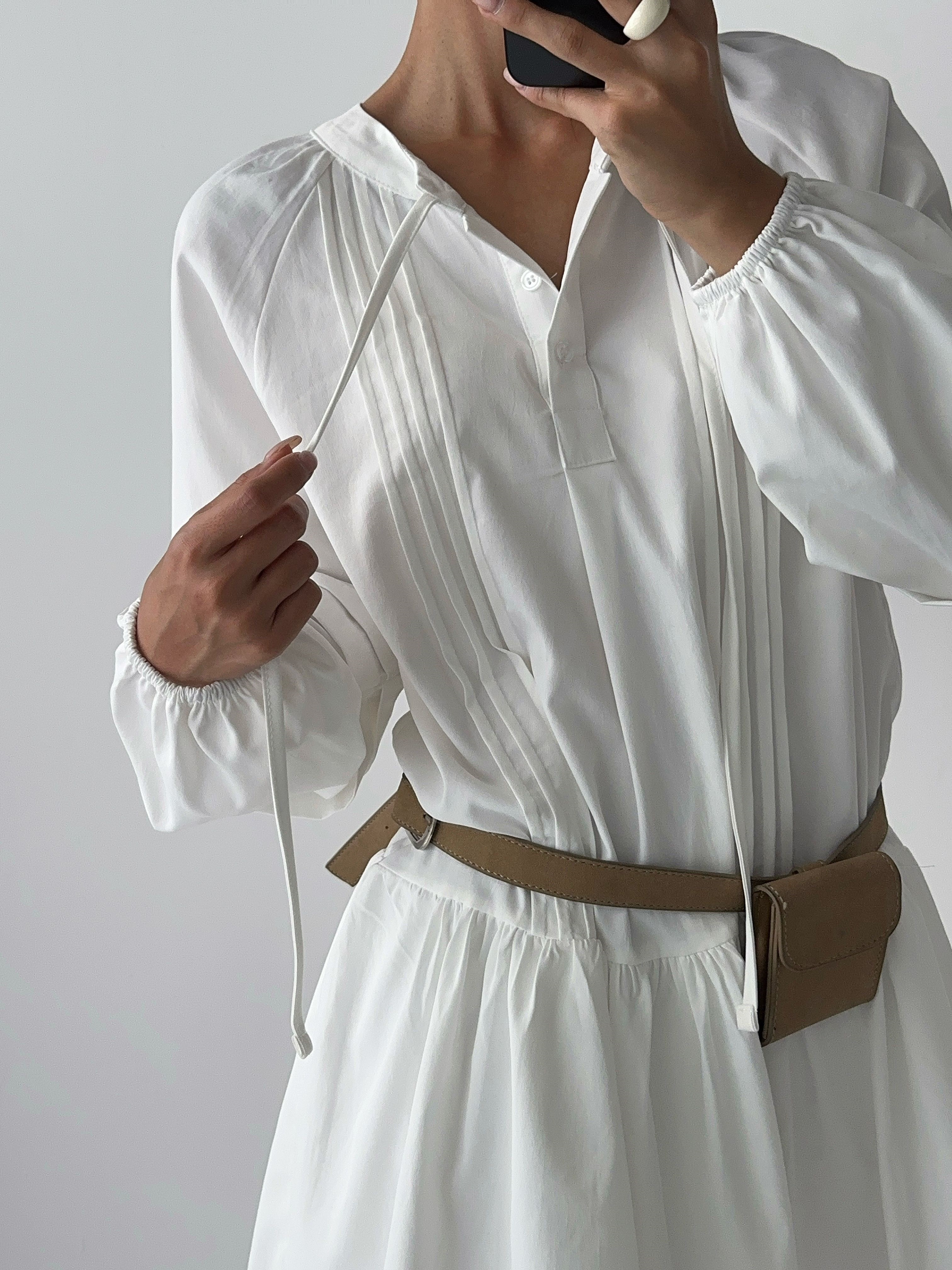 ストラップVネックピンタックラインパフスリーブオーバーサイズハーフボタンルーズ長袖ギャザーフレアAラインミニ無地ワンピース | 詳細画像10