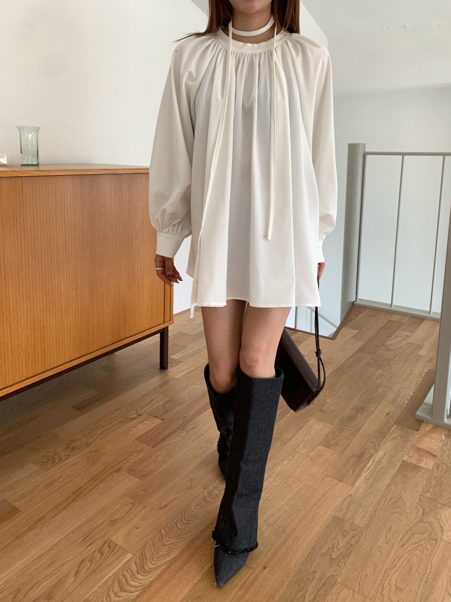 ハーフネックラグランオーバーサイズルーズ長袖ギャザーフレアボタンスリーブハーフ無地ブラウスストラップ付 | 詳細画像2