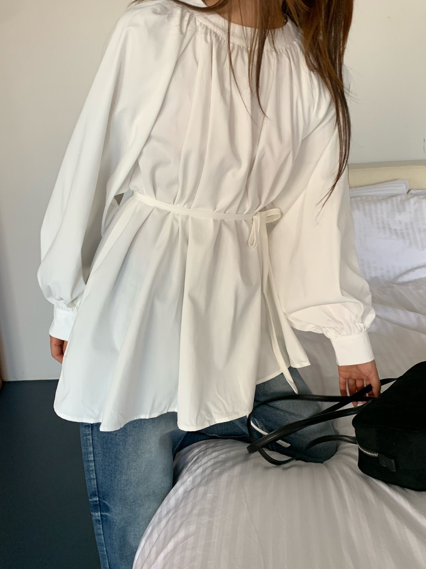 ハーフネックラグランオーバーサイズルーズ長袖ギャザーフレアボタンスリーブハーフ無地ブラウスストラップ付 | 詳細画像6