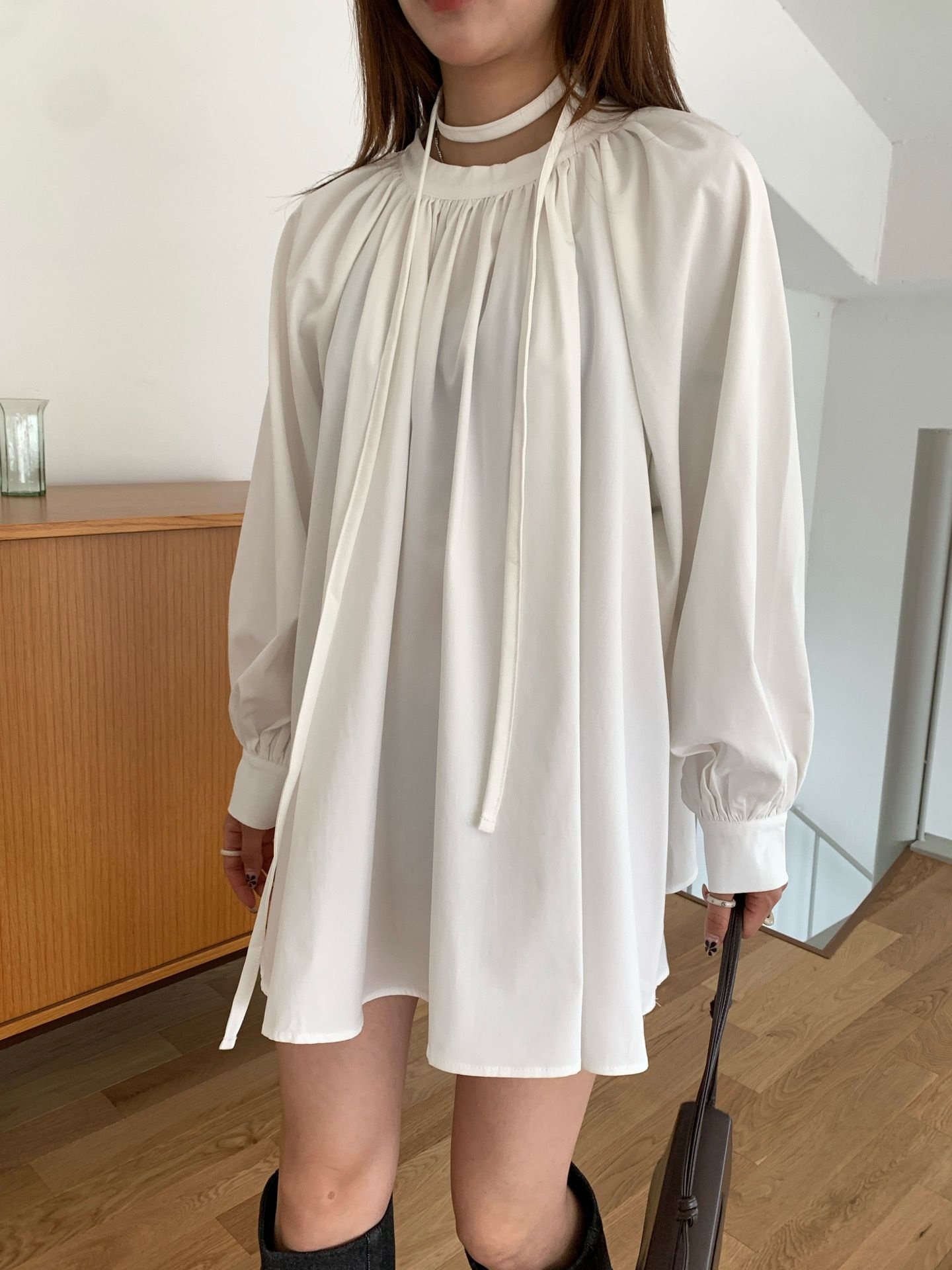 ハーフネックラグランオーバーサイズルーズ長袖ギャザーフレアボタンスリーブハーフ無地ブラウスストラップ付 | 詳細画像10