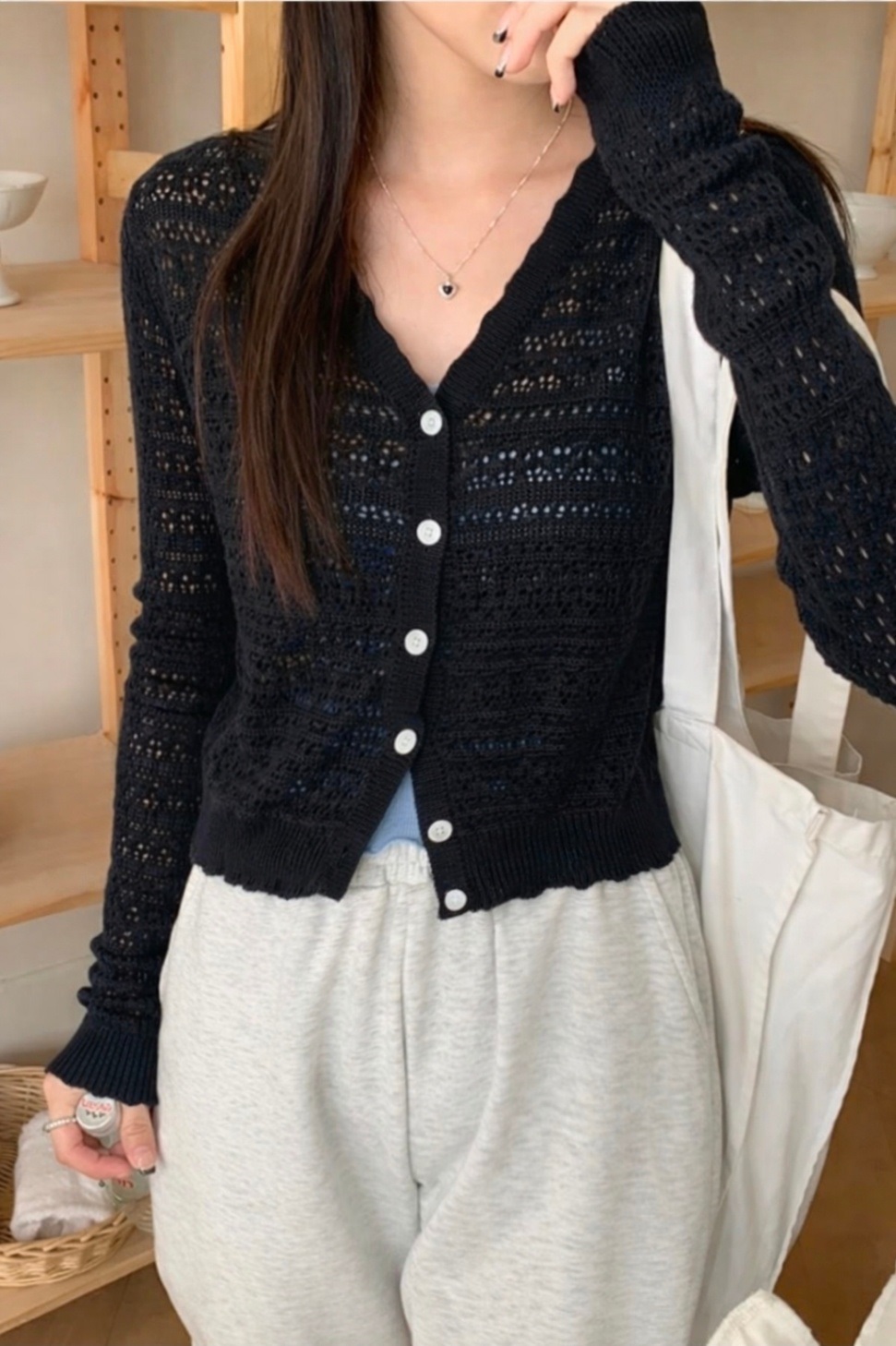 アクリルボタンVネックパンチングルーズ長袖カーディガン | 詳細画像2