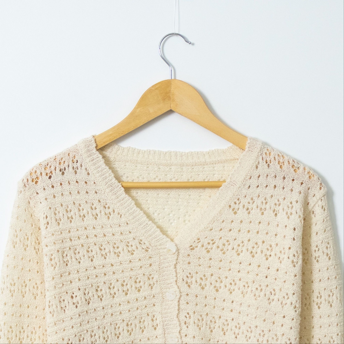 アクリルボタンVネックパンチングルーズ長袖カーディガン | 詳細画像10