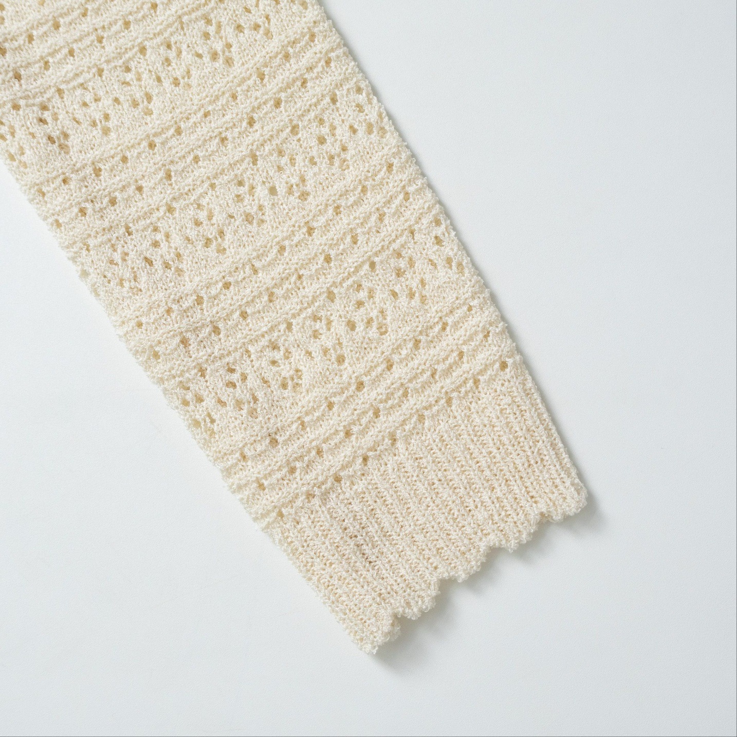 アクリルボタンVネックパンチングルーズ長袖カーディガン | 詳細画像15