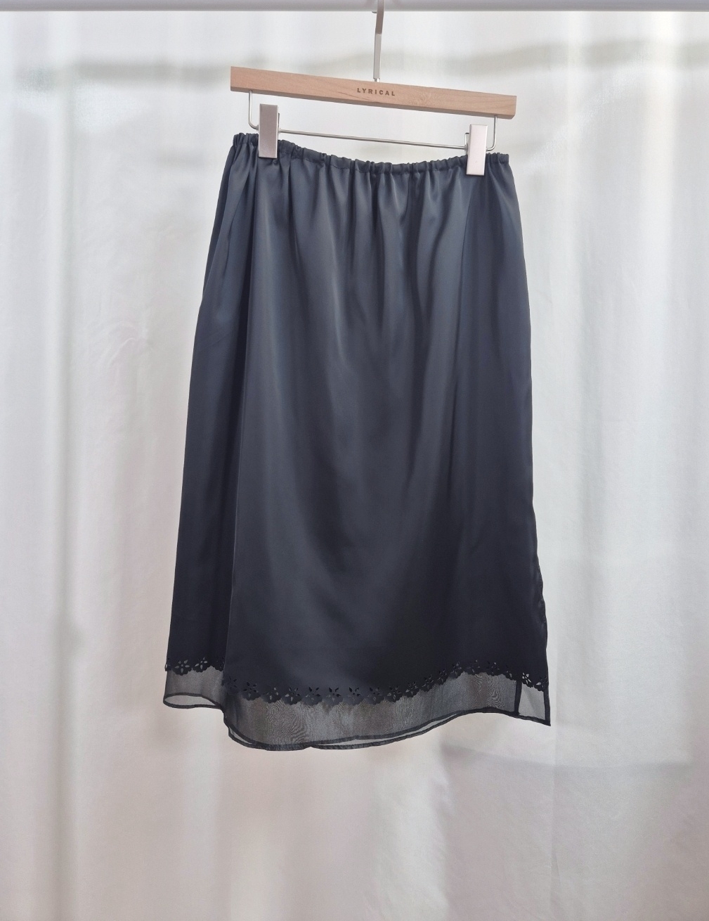 サテンパンチングスリットウエストゴムミディスカート | 詳細画像12