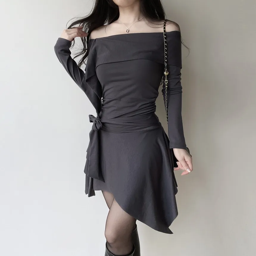 アンバランスシャーリング長袖オフショルダーストラップワンピース | mirangmirang | 詳細画像3