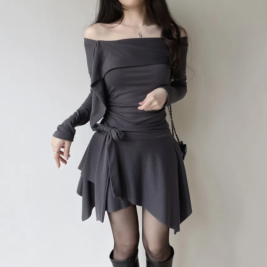 アンバランスシャーリング長袖オフショルダーストラップワンピース | mirangmirang | 詳細画像14