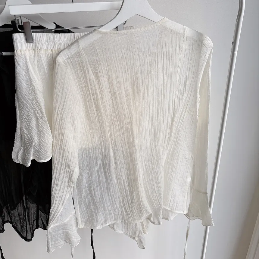 シースルーVネックラッフル長袖ボタンミニバックリボンウエストゴムセットアップ | mirangmirang | 詳細画像30