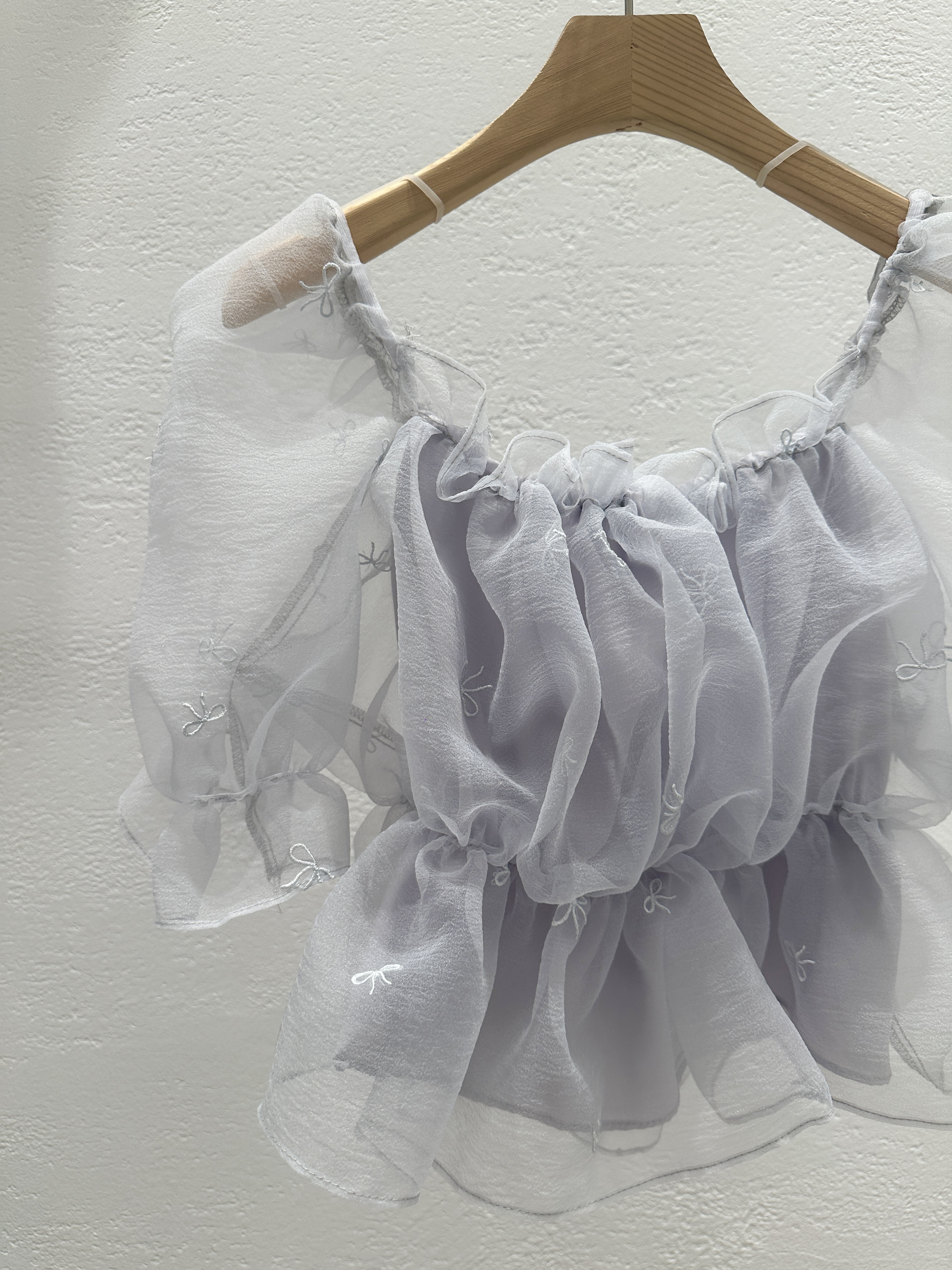 オーガンジーオフショルダーシャーリングパフスリーブ半袖刺繍リボン柄ブラウス2WAY | 詳細画像23