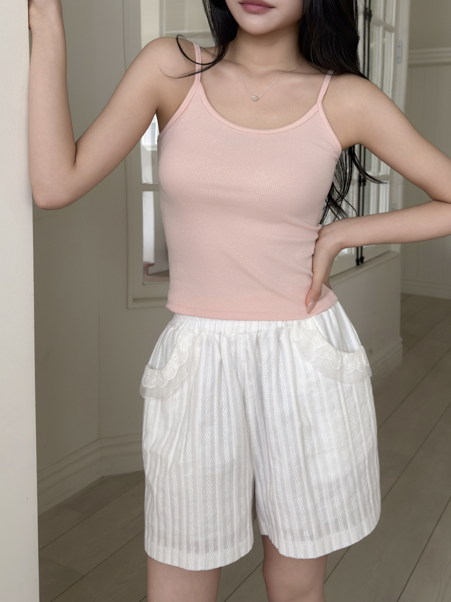 リブラウンドネックスリムセミクロップド無地キャミソール | 詳細画像3