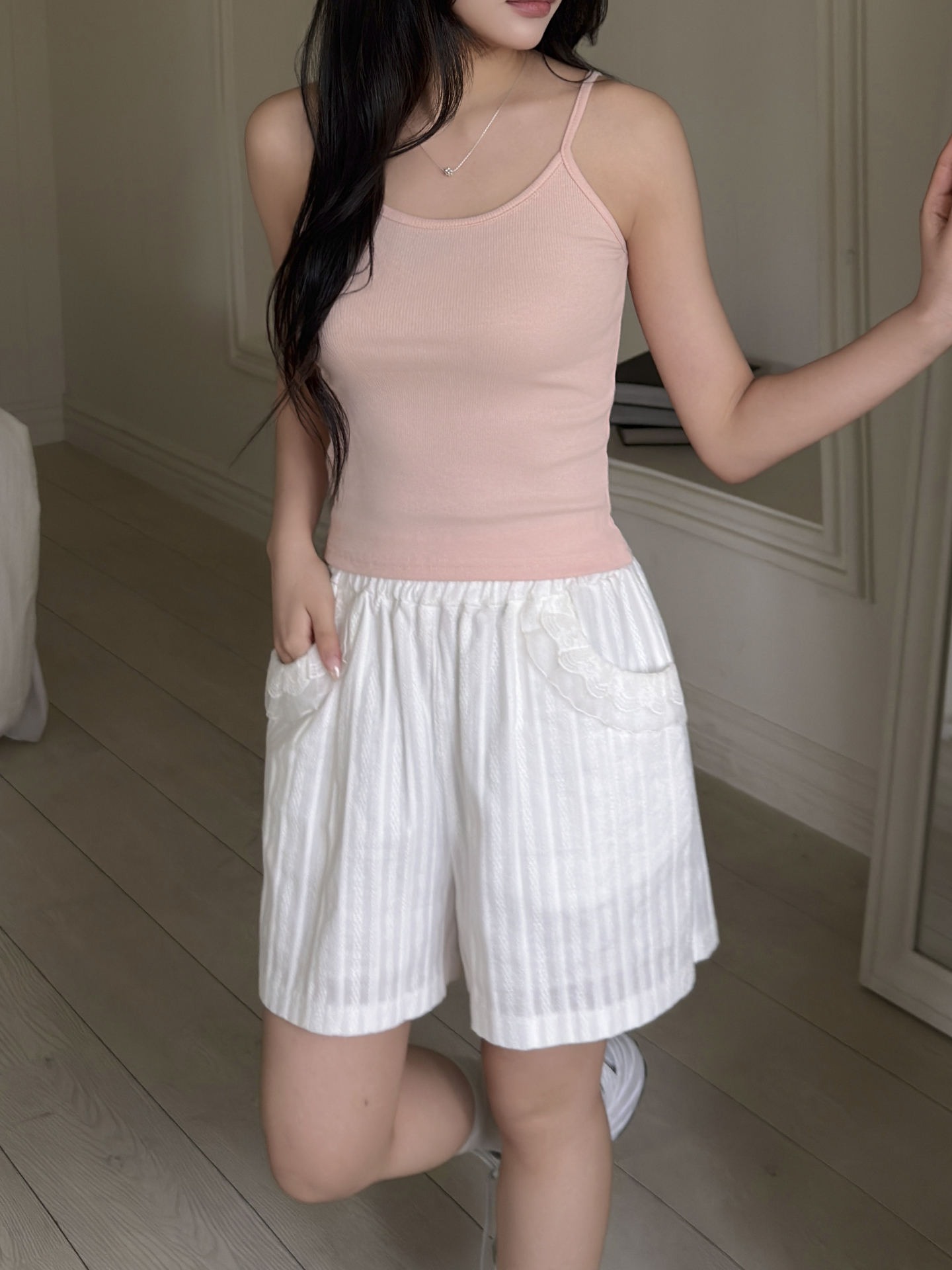 リブラウンドネックスリムセミクロップド無地キャミソール | 詳細画像5