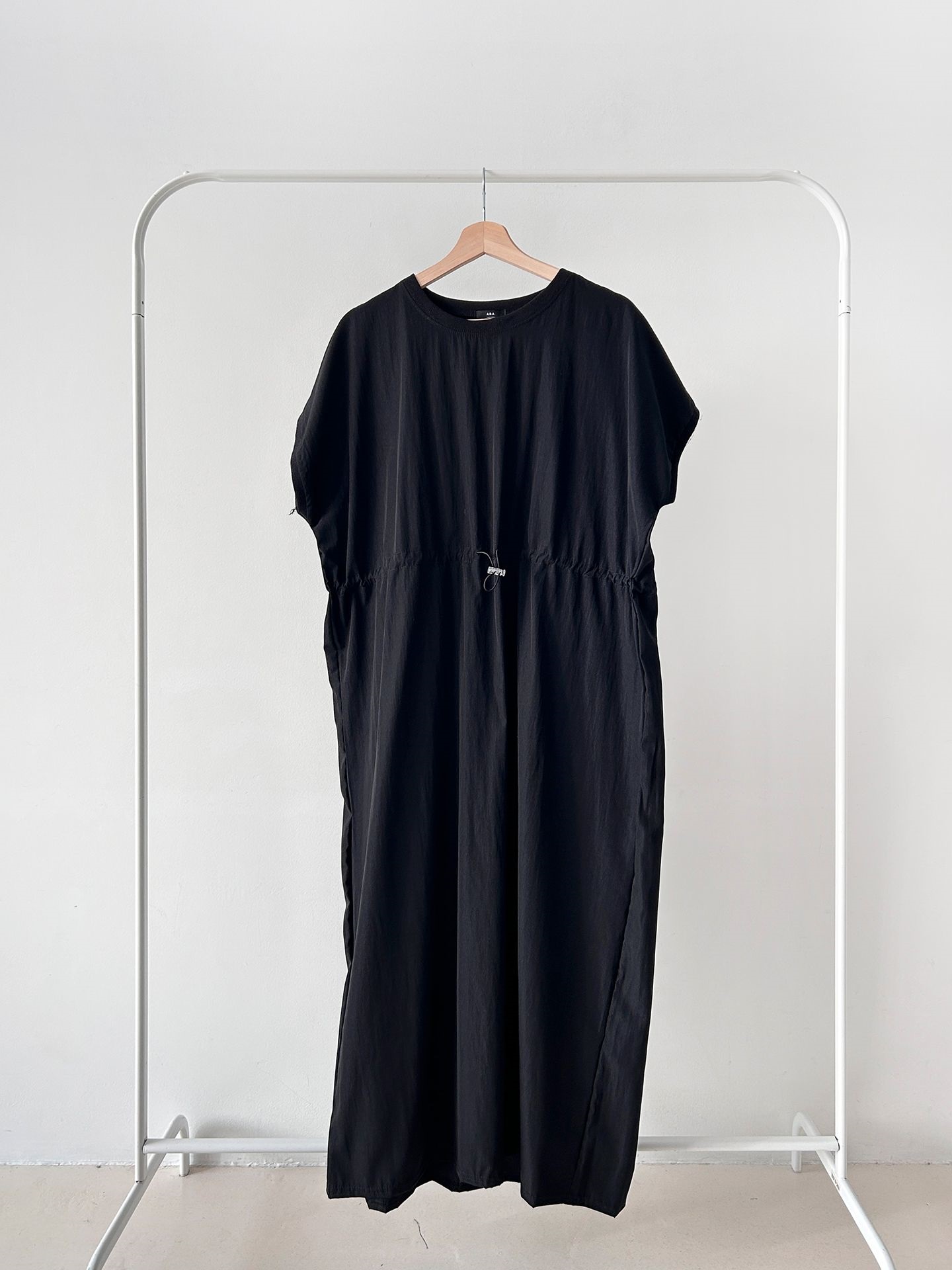 ラウンドネックシャーリングフレンチスリーブドローコードロング半袖フレアAライン無地ワンピース | 詳細画像5