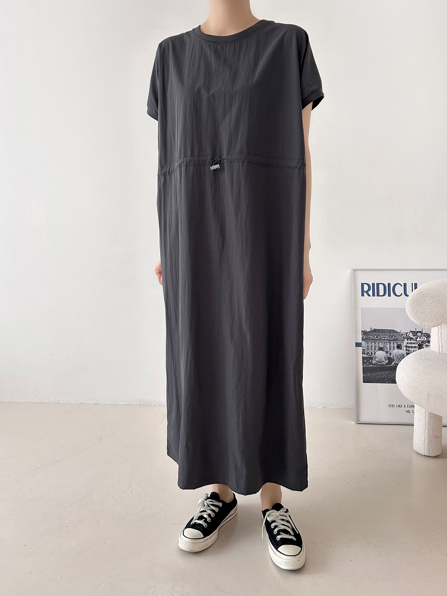 ラウンドネックシャーリングフレンチスリーブドローコードロング半袖フレアAライン無地ワンピース | 詳細画像9