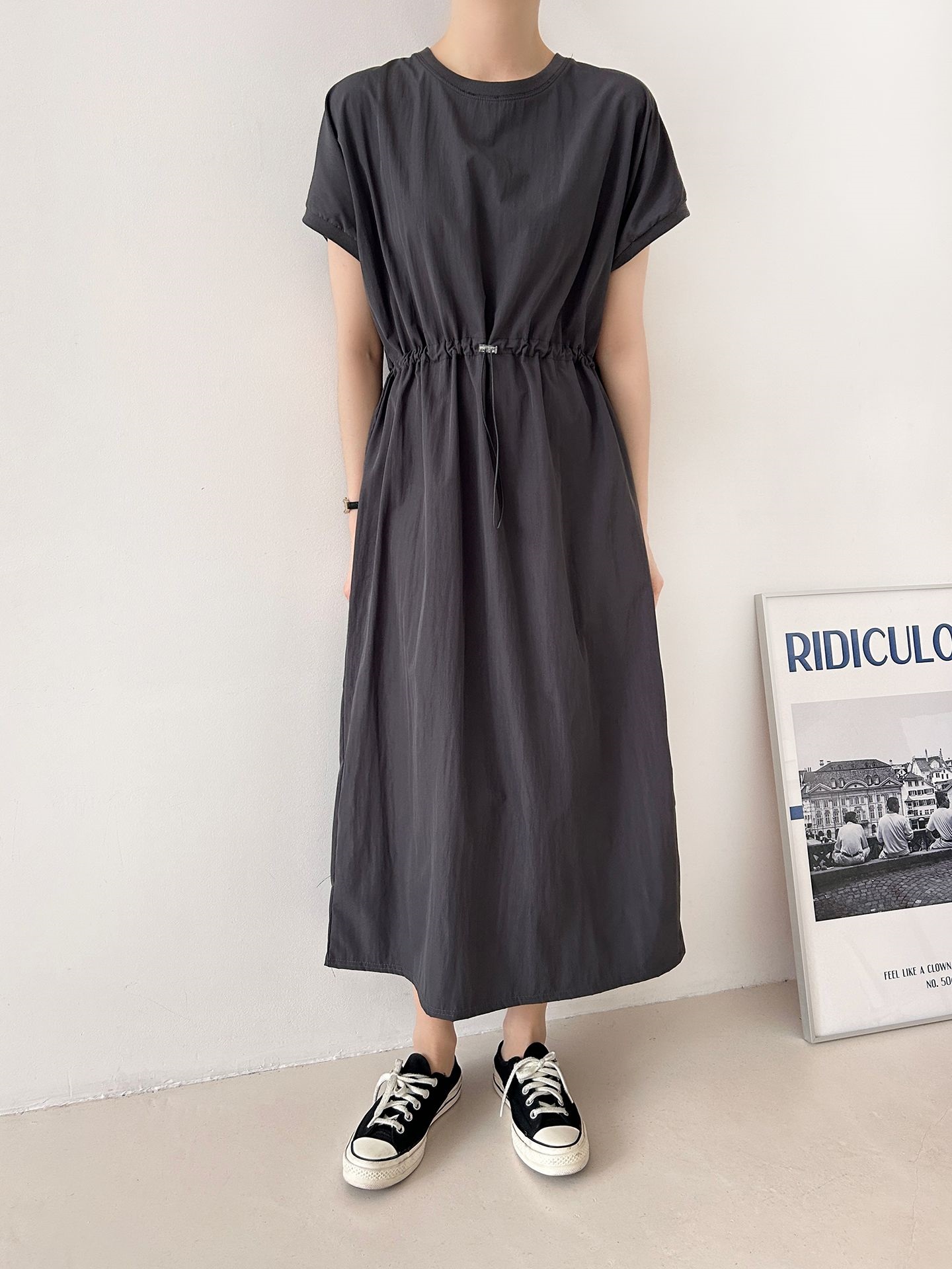 ラウンドネックシャーリングフレンチスリーブドローコードロング半袖フレアAライン無地ワンピース | 詳細画像10