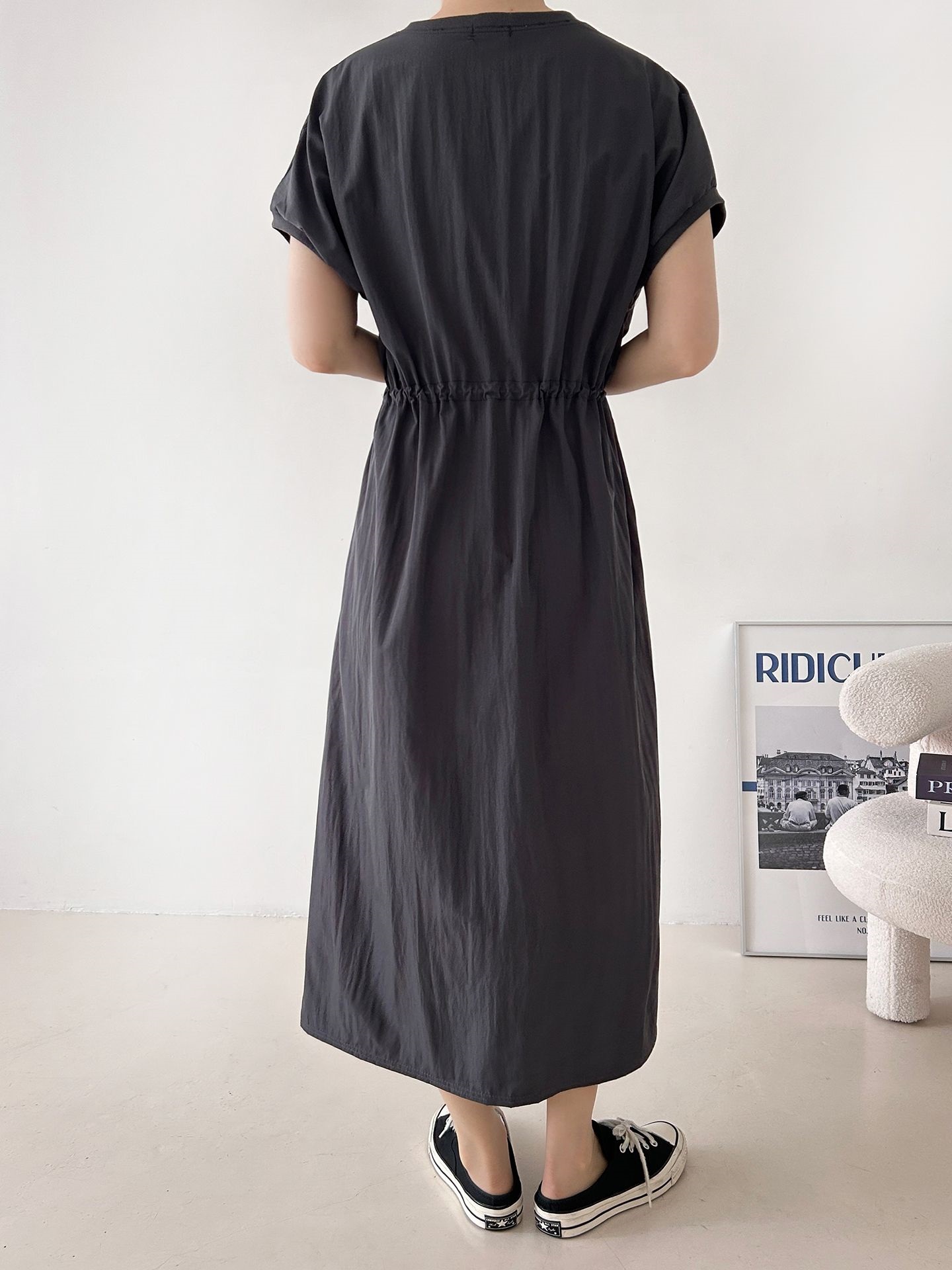 ラウンドネックシャーリングフレンチスリーブドローコードロング半袖フレアAライン無地ワンピース | 詳細画像11