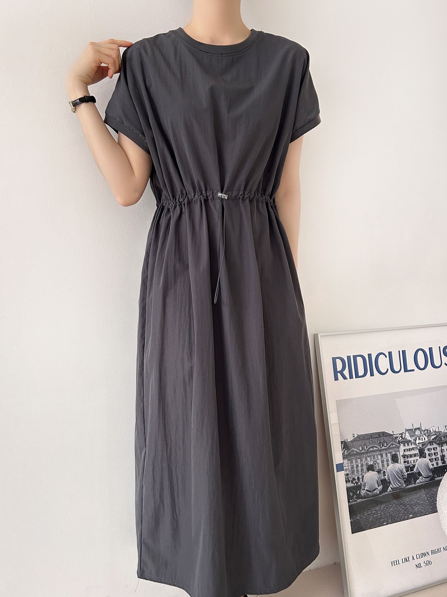 ラウンドネックシャーリングフレンチスリーブドローコードロング半袖フレアAライン無地ワンピース | 詳細画像12