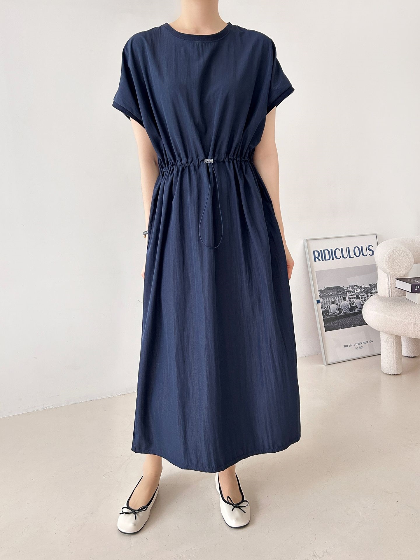 ラウンドネックシャーリングフレンチスリーブドローコードロング半袖フレアAライン無地ワンピース | 詳細画像23