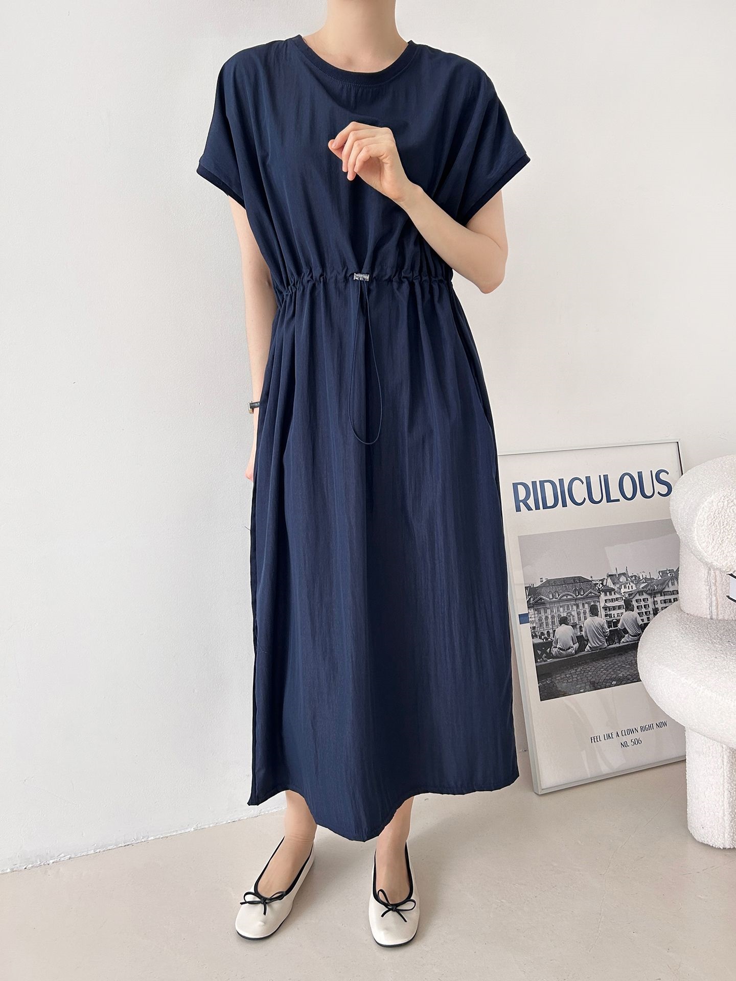 ラウンドネックシャーリングフレンチスリーブドローコードロング半袖フレアAライン無地ワンピース | 詳細画像24