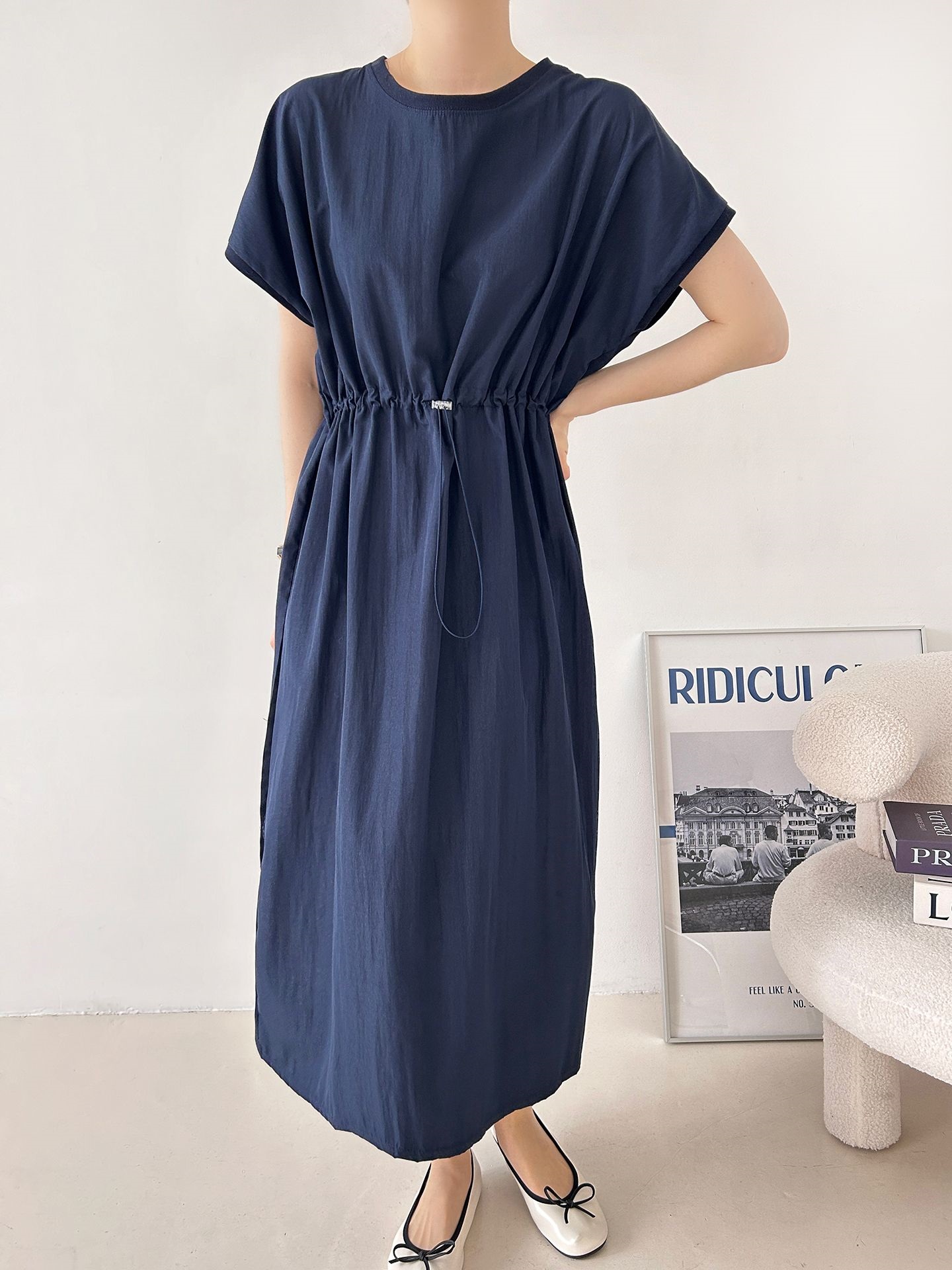 ラウンドネックシャーリングフレンチスリーブドローコードロング半袖フレアAライン無地ワンピース | 詳細画像25