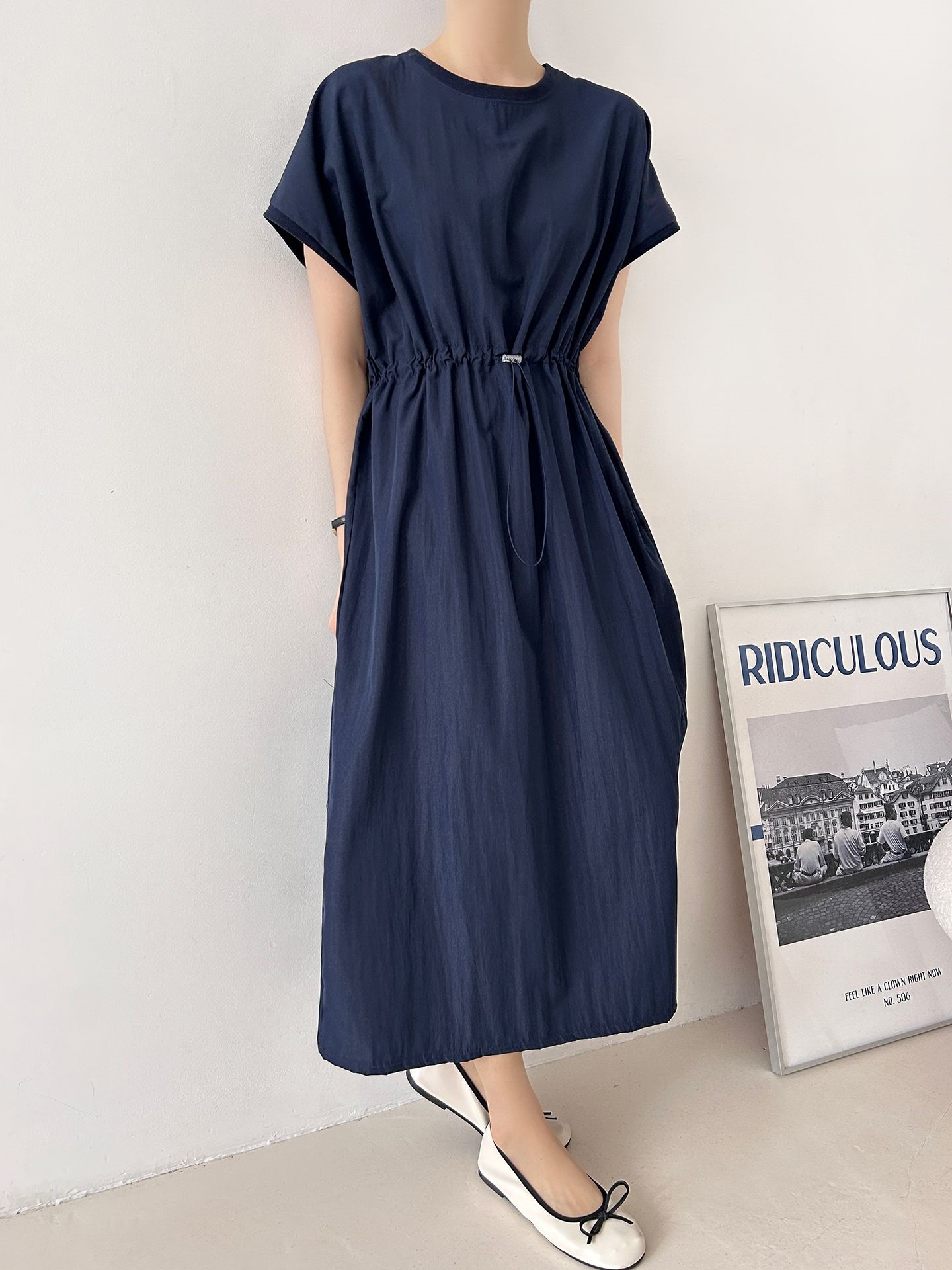 ラウンドネックシャーリングフレンチスリーブドローコードロング半袖フレアAライン無地ワンピース | 詳細画像28