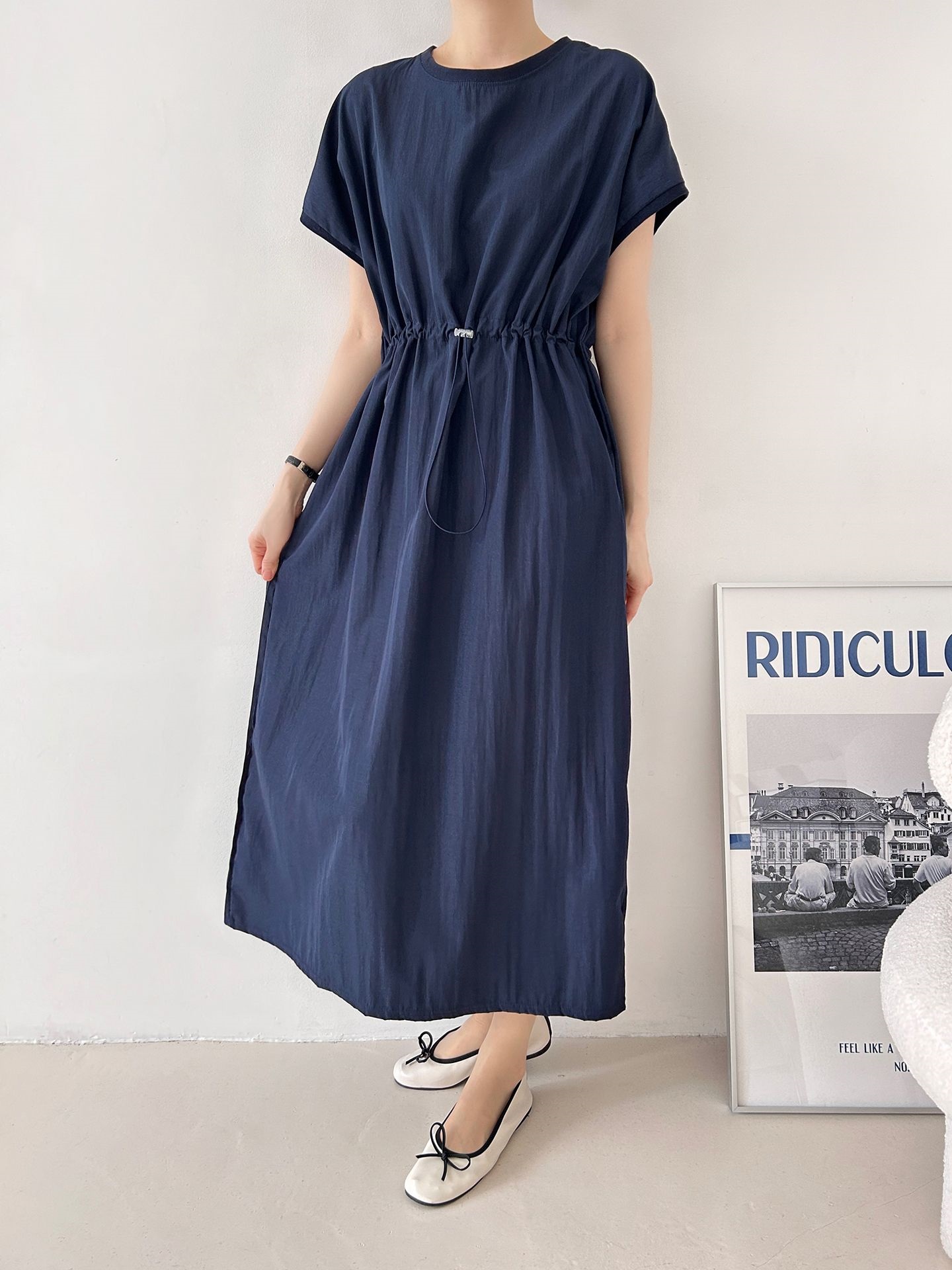 ラウンドネックシャーリングフレンチスリーブドローコードロング半袖フレアAライン無地ワンピース | 詳細画像31