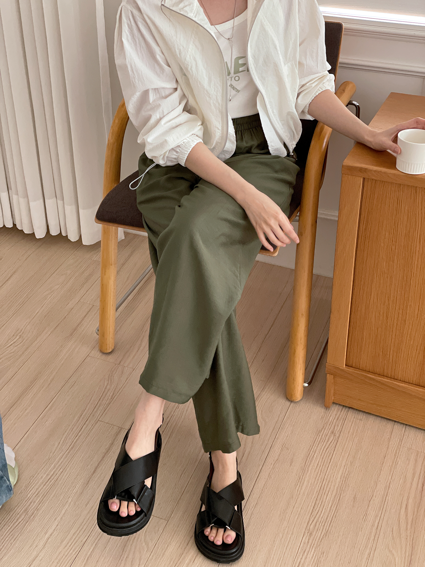 クールドローストリングポケットウエストゴム8分丈パンツ | 詳細画像17