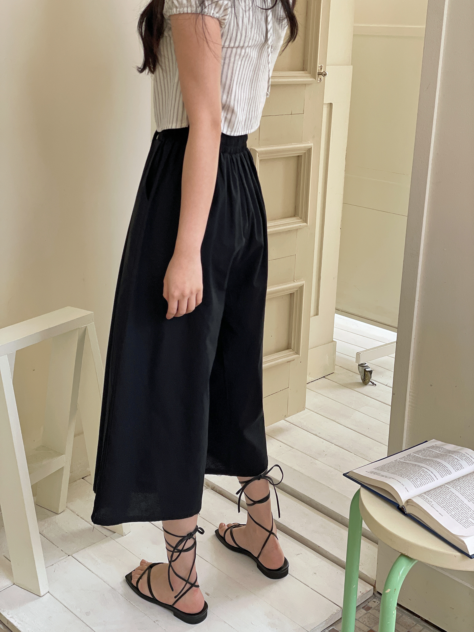 リネン混ドローストリングウエストゴムオーバーサイズボクシーフレアワイドビッグ8分丈無地パンツ | 詳細画像5