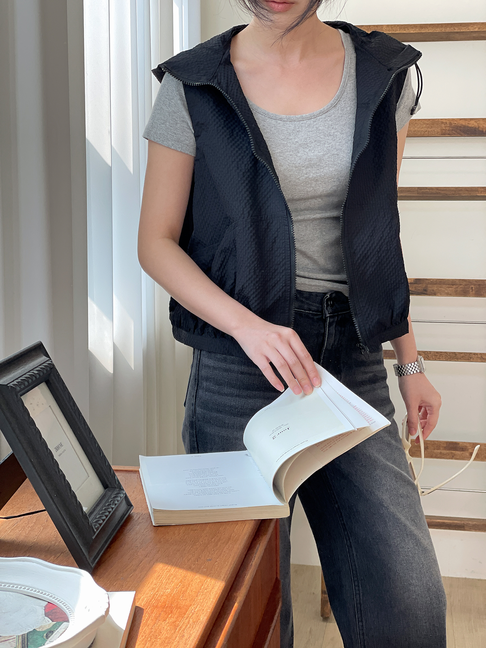 ジップアップフードポケットドローコードルーズエンボスジャンパーベスト | 詳細画像10