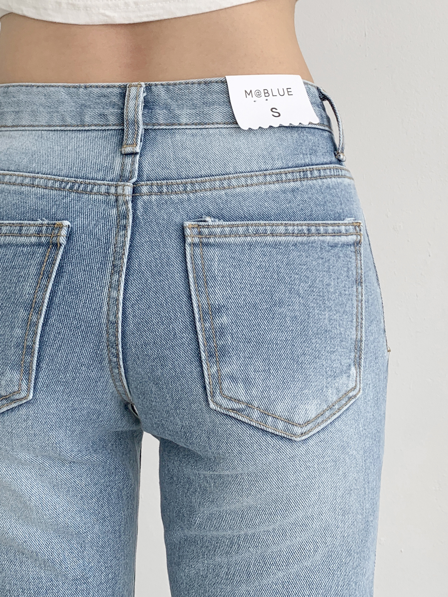 デニムジップアップバックルウォッシングポケットローライズスリムループバックポケットブーツカットライトブルーデニムパンツ | 詳細画像4