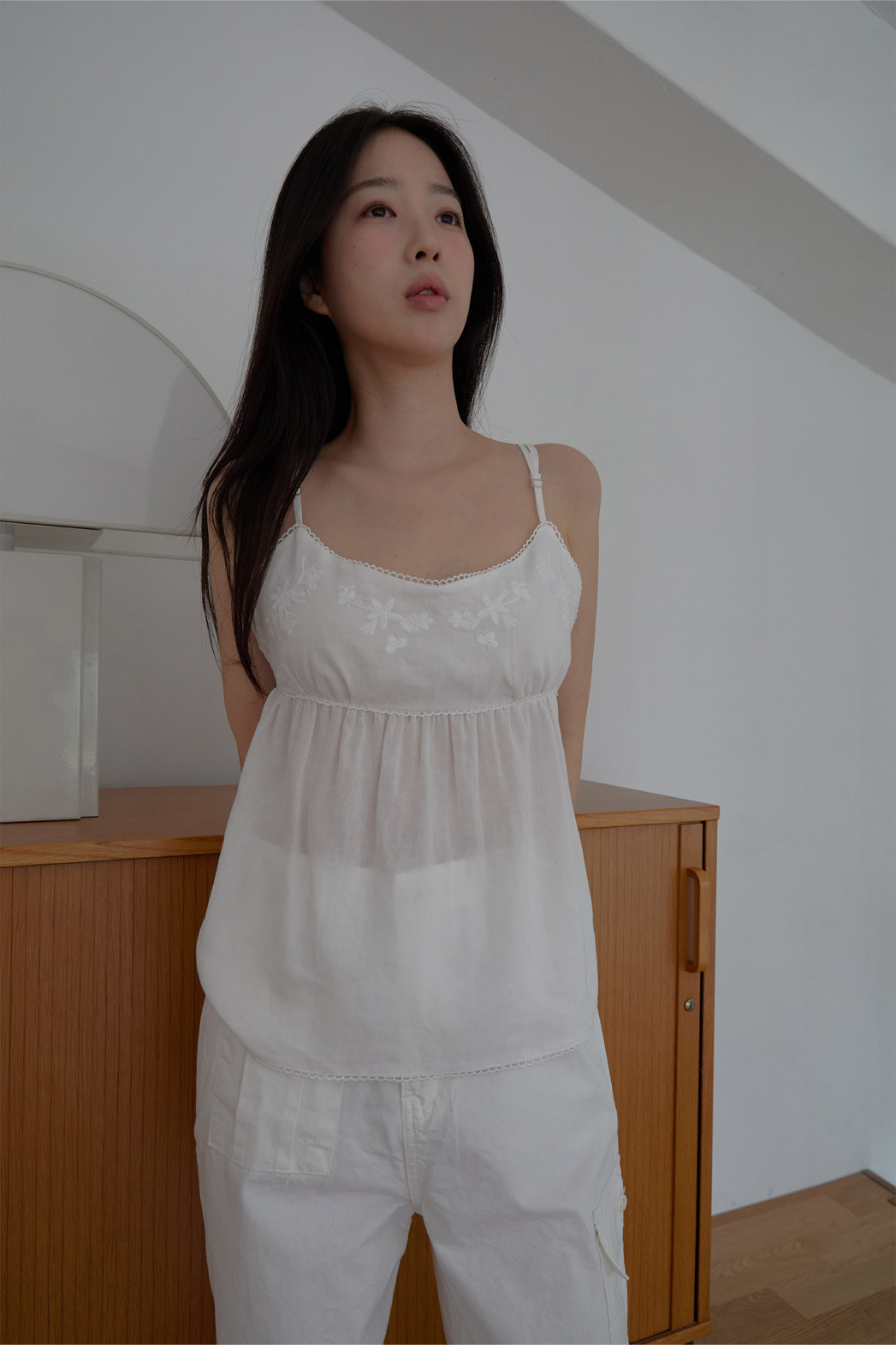 リネン混ラウンドネックドローストリング刺繍セミクロップド刺繍レース無地キャミブラウスSS | 詳細画像2