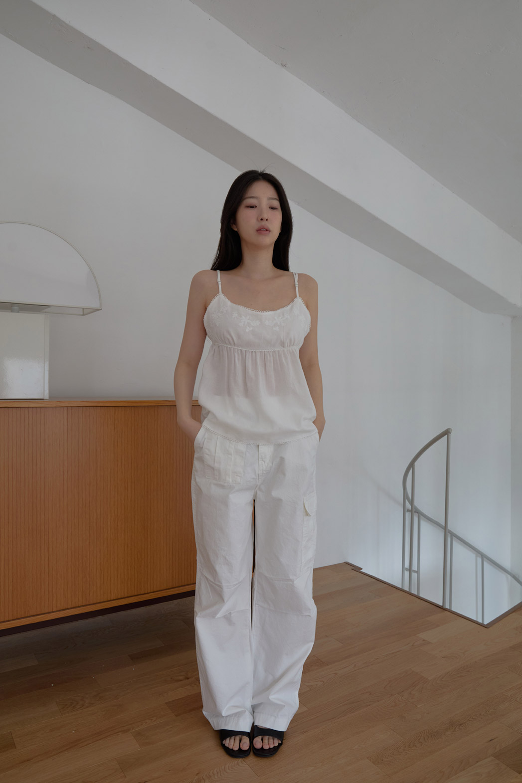 リネン混ラウンドネックドローストリング刺繍セミクロップド刺繍レース無地キャミブラウスSS | 詳細画像3