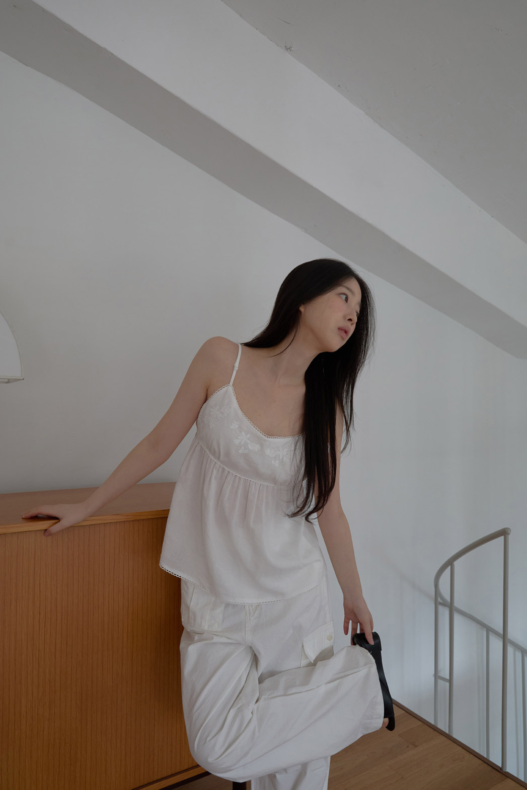 リネン混ラウンドネックドローストリング刺繍セミクロップド刺繍レース無地キャミブラウスSS | 詳細画像6