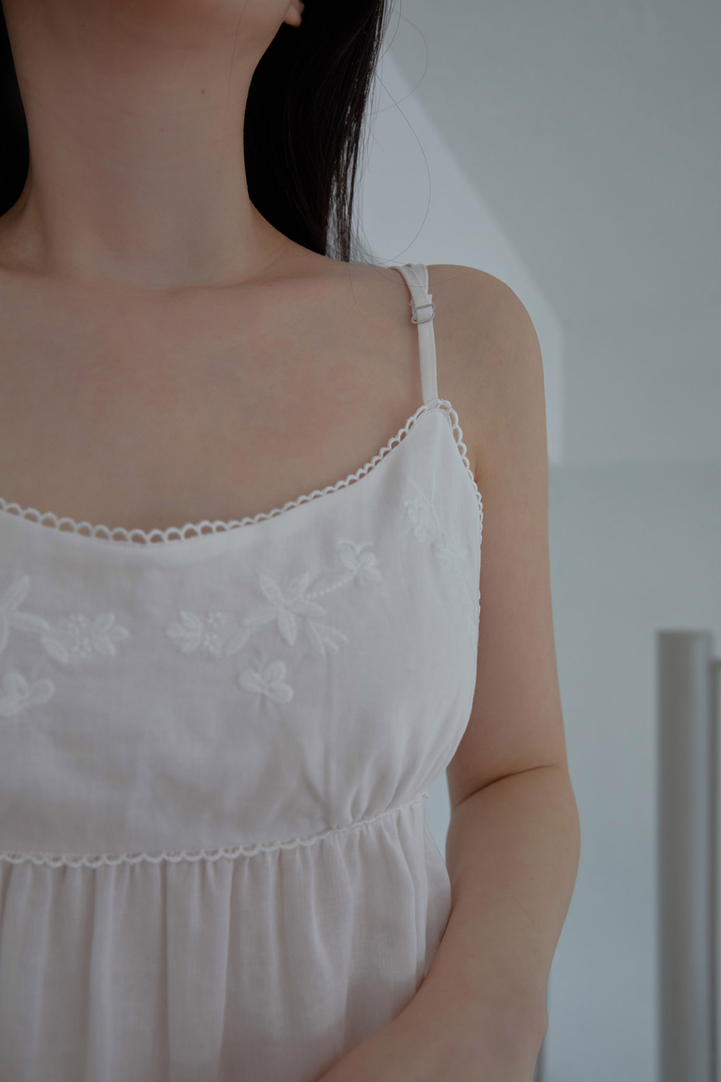 リネン混ラウンドネックドローストリング刺繍セミクロップド刺繍レース無地キャミブラウスSS | 詳細画像20