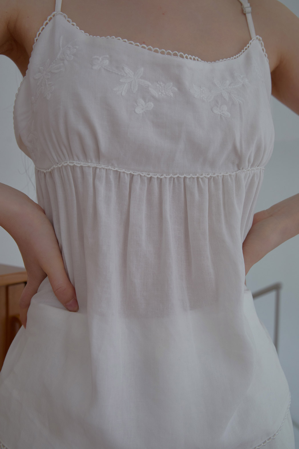 リネン混ラウンドネックドローストリング刺繍セミクロップド刺繍レース無地キャミブラウスSS | 詳細画像22