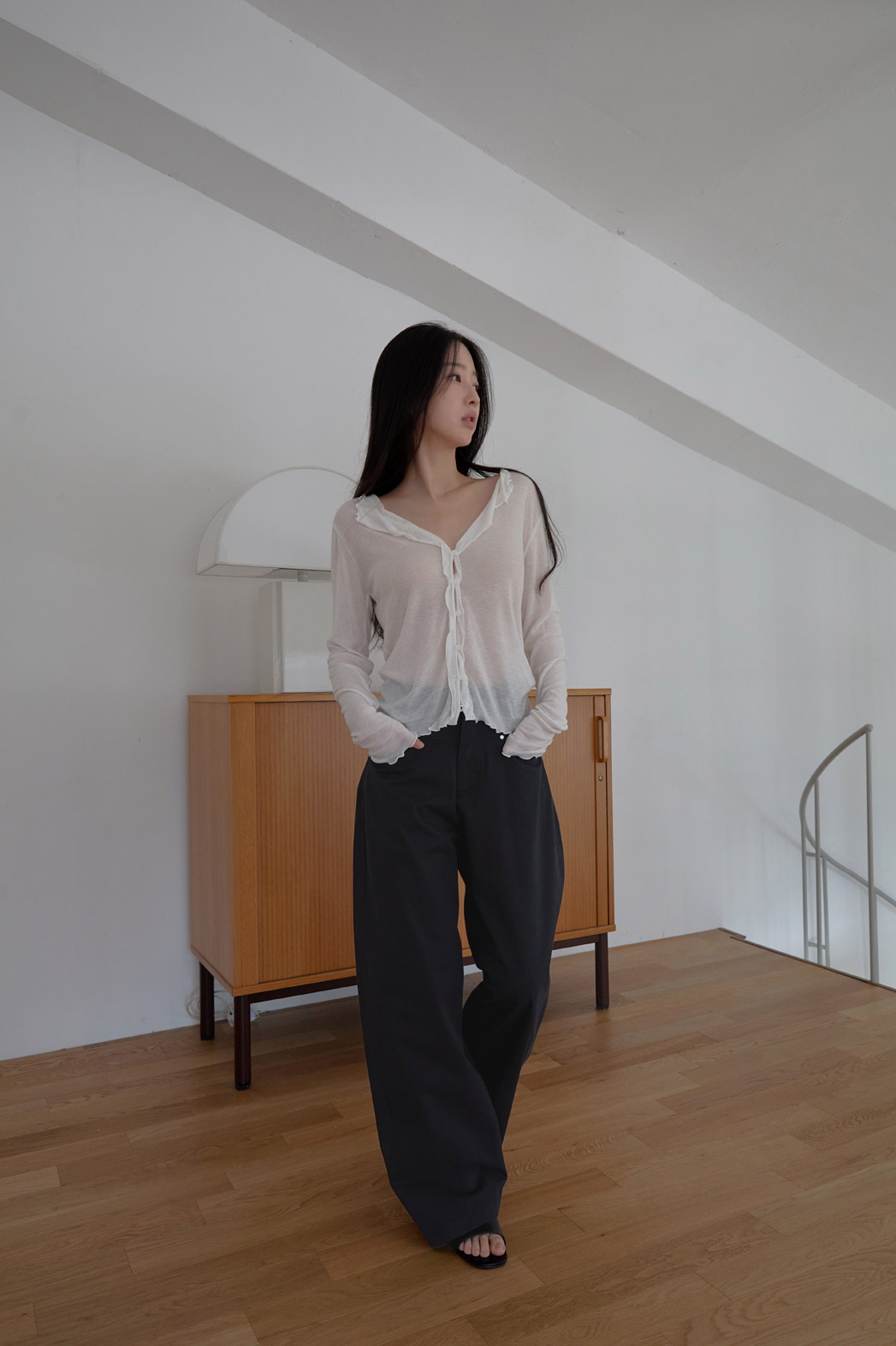 シースルーコットンボタンセミクロップド無地カーディガンSS | 詳細画像2