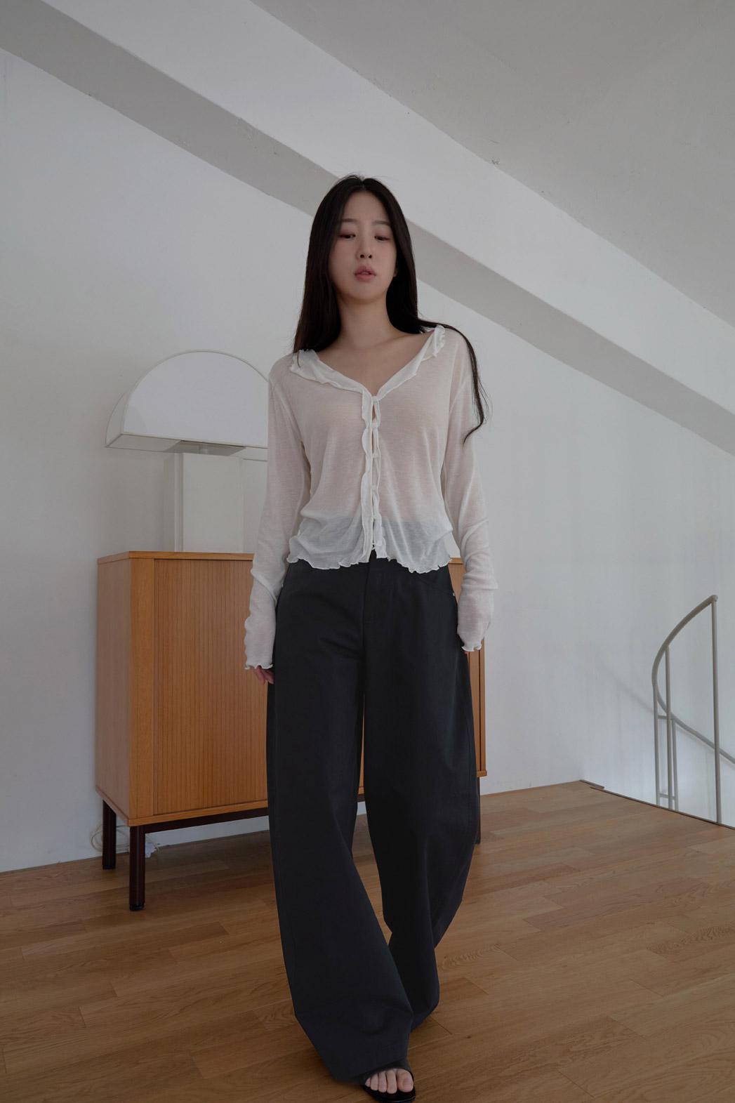 シースルーコットンボタンセミクロップド無地カーディガンSS | 詳細画像4