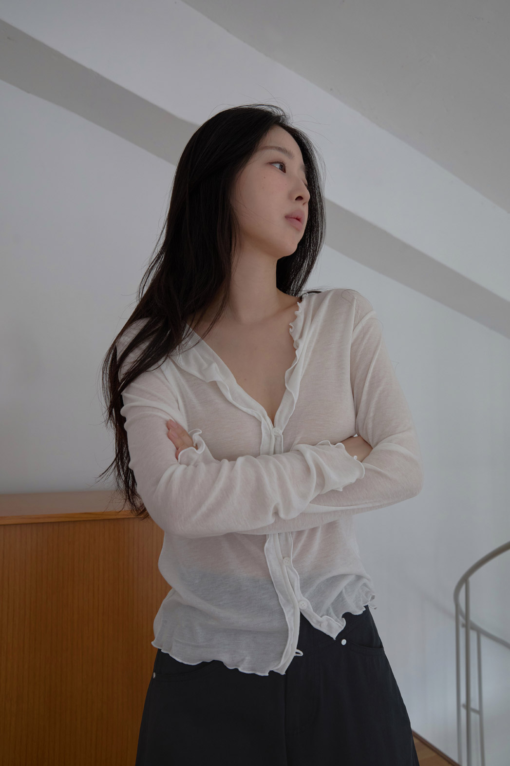 シースルーコットンボタンセミクロップド無地カーディガンSS | 詳細画像11