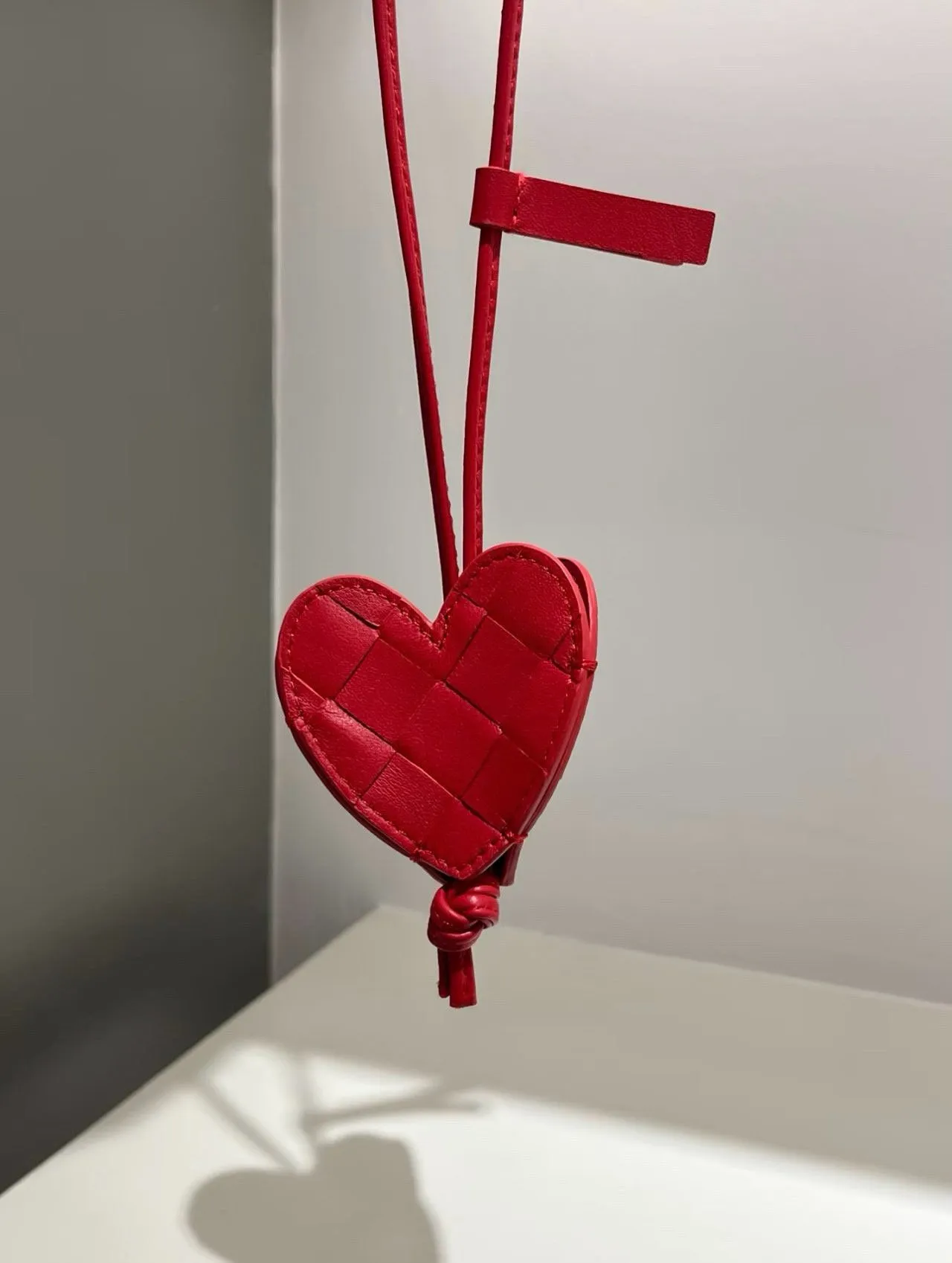 レザー調ハートバッグチャーム | whosbag | 詳細画像1