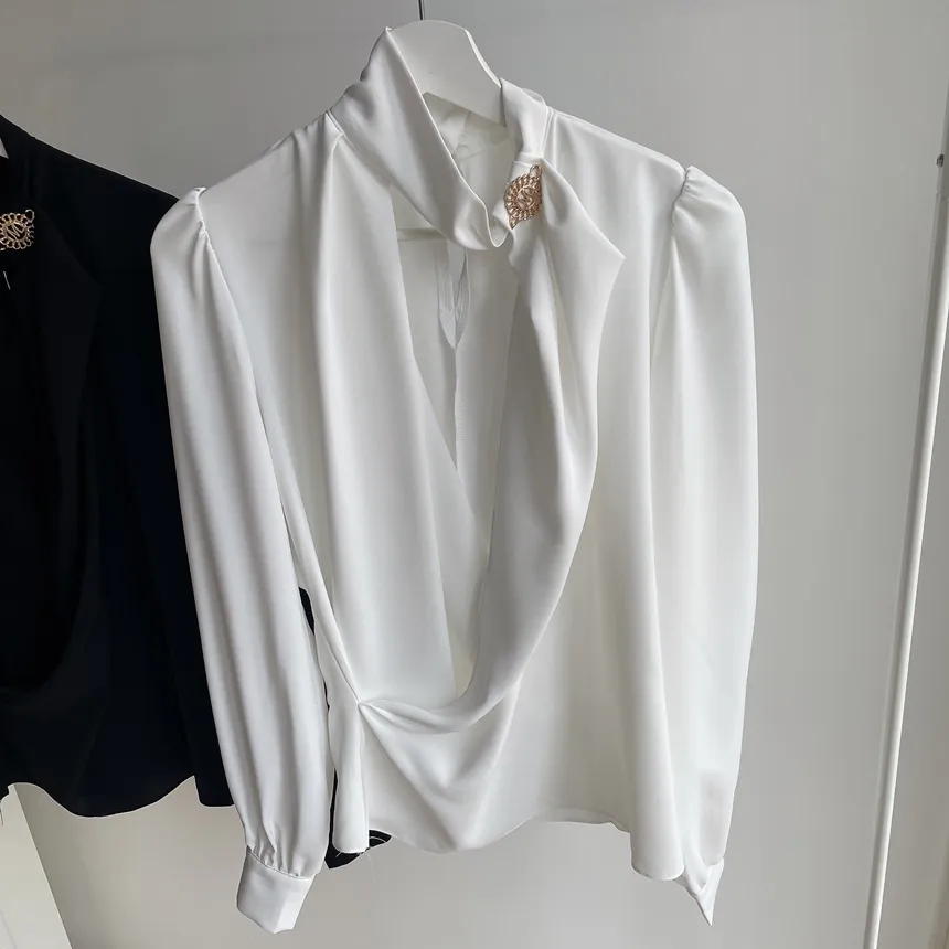 ドレープVネックパフスリーブブラウス | mirangmirang | 詳細画像17