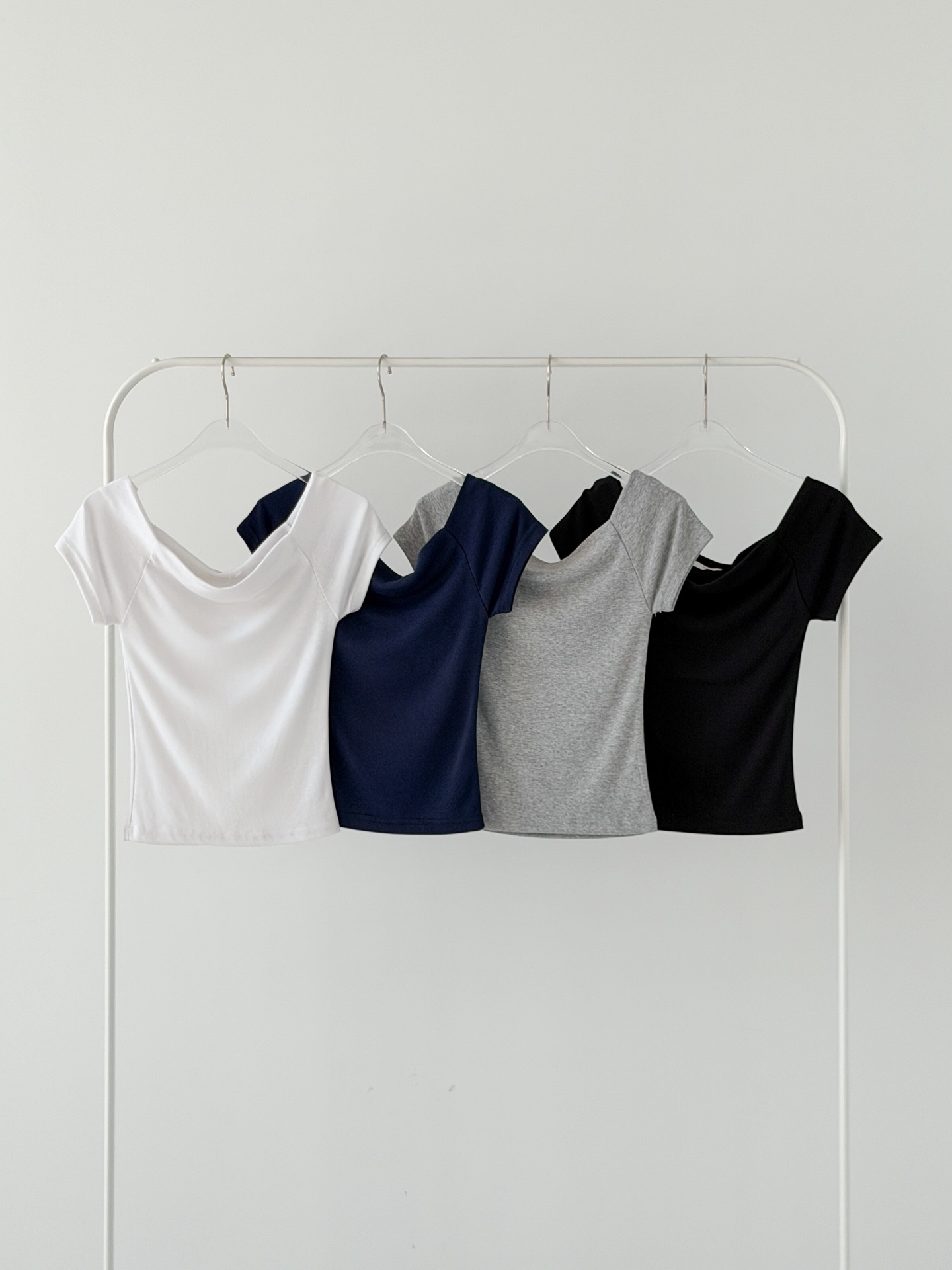 オフショルダーベーシックスリムギャザーTシャツ | 詳細画像3