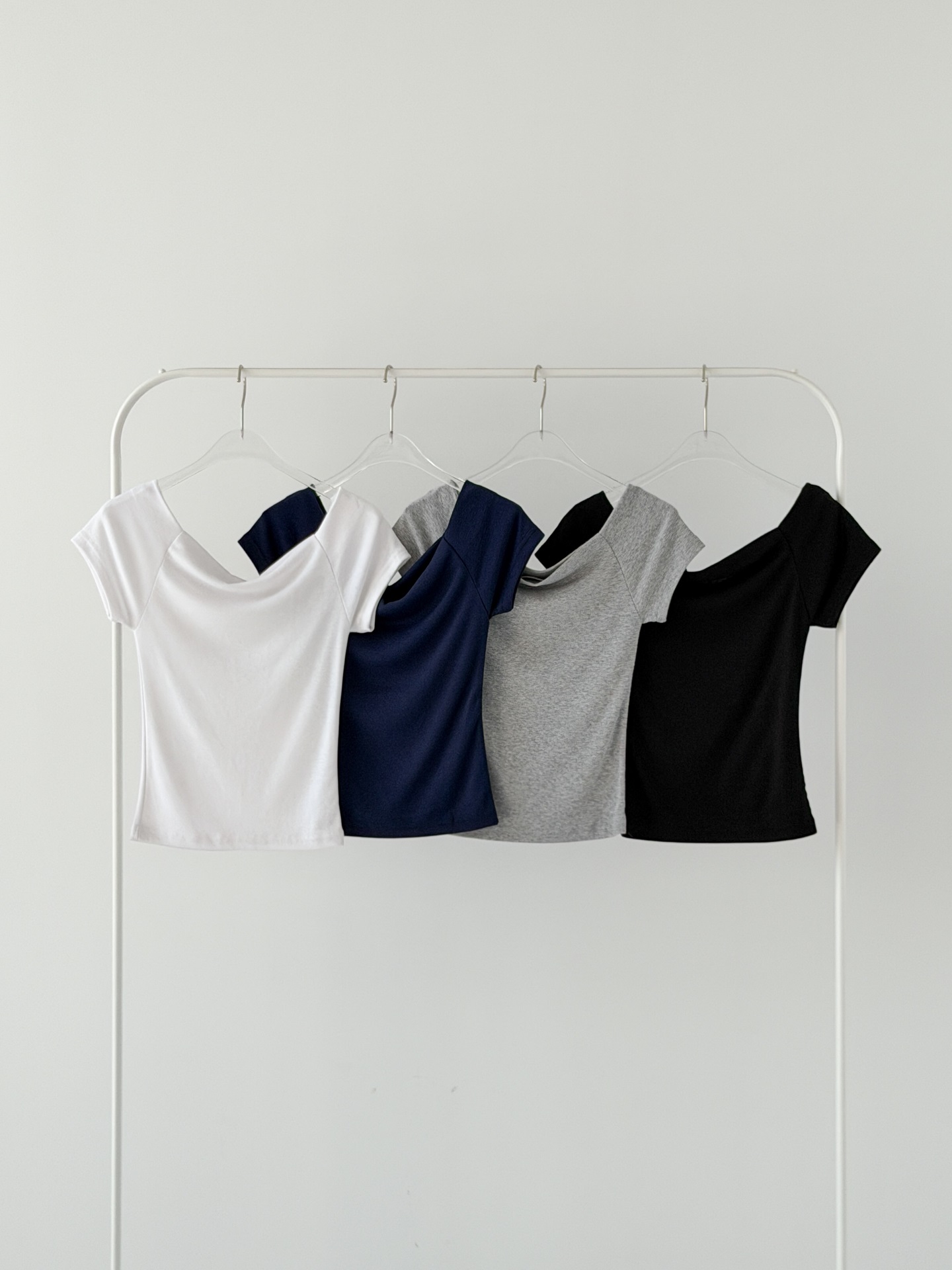 オフショルダーベーシックスリムギャザーTシャツ | 詳細画像17