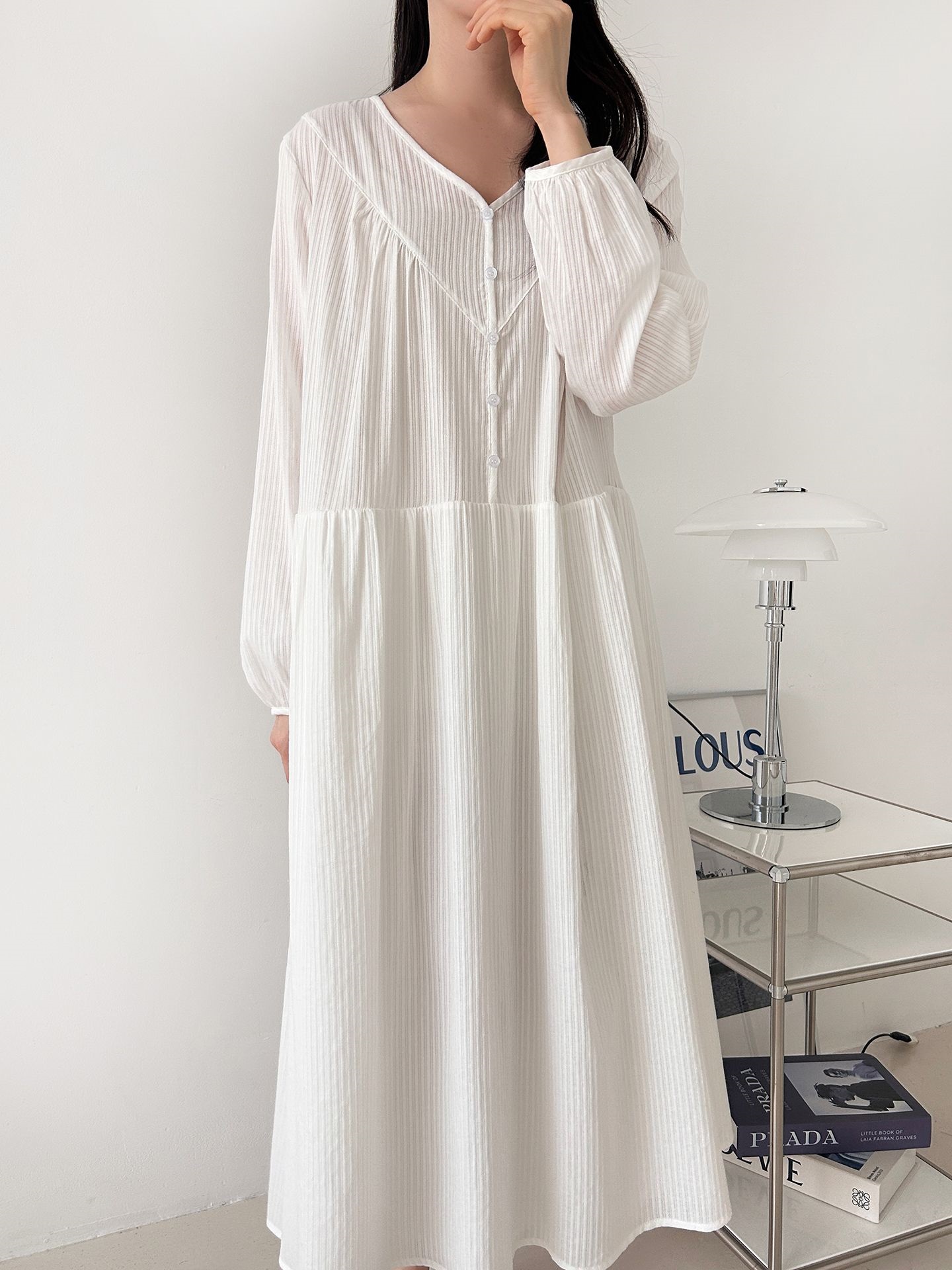 コットンVネックロングルーズ長袖ギャザーワンピース | 詳細画像6
